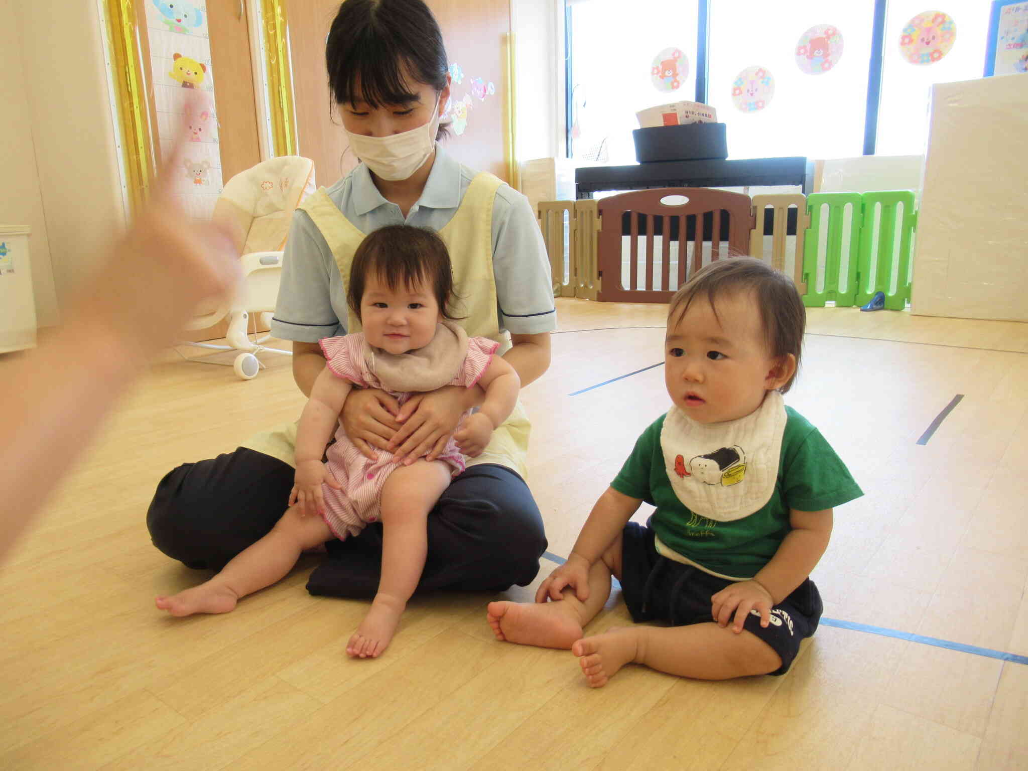 英語レッスンに参加♪(0歳児 ひよこ組)