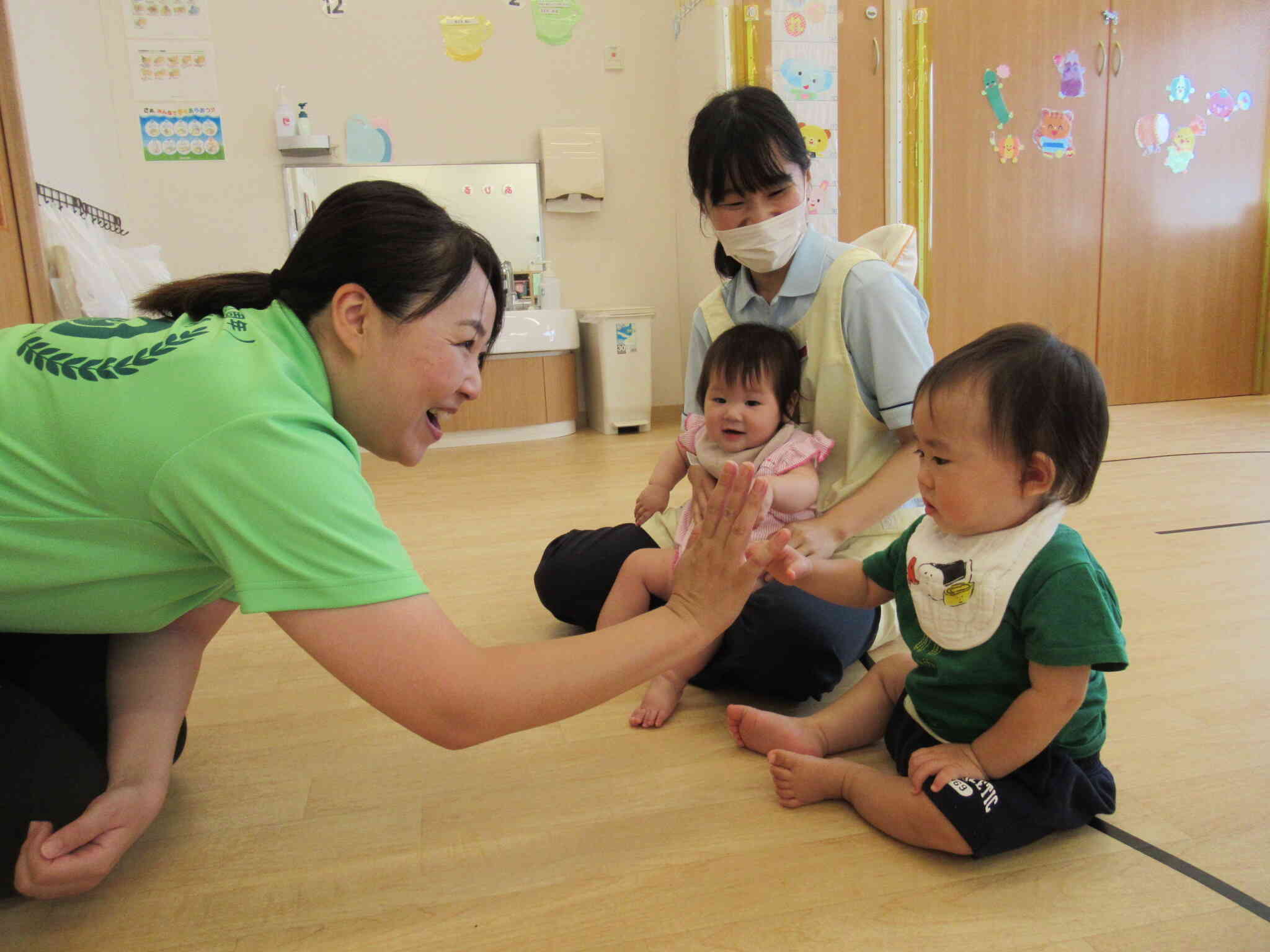 「ハロー！」のご挨拶で英語の始まり♪