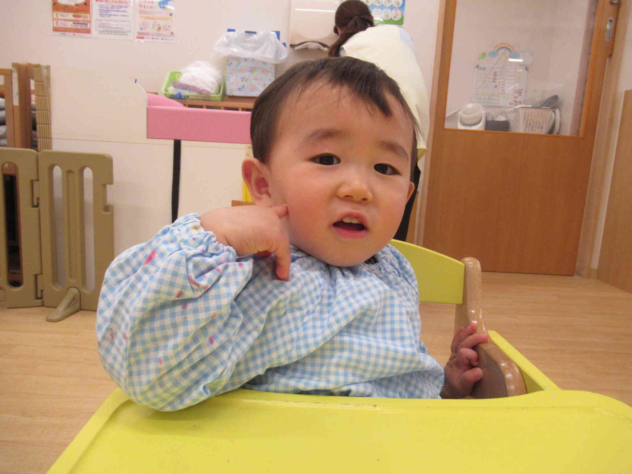 ビー玉でお絵描き♪(０歳児 ひよこ組)