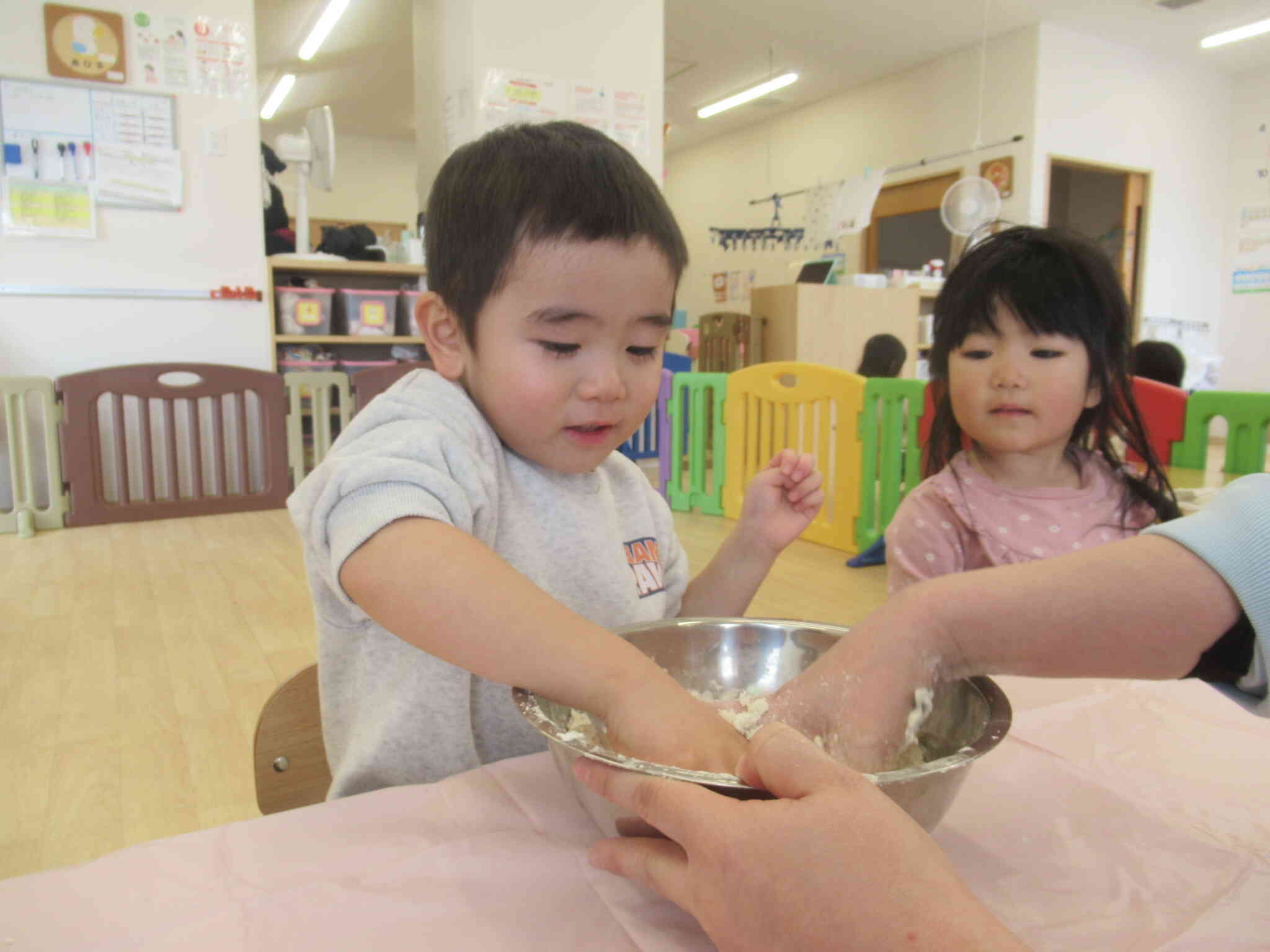 食育「クッキーづくり」（２歳児うさぎ組）