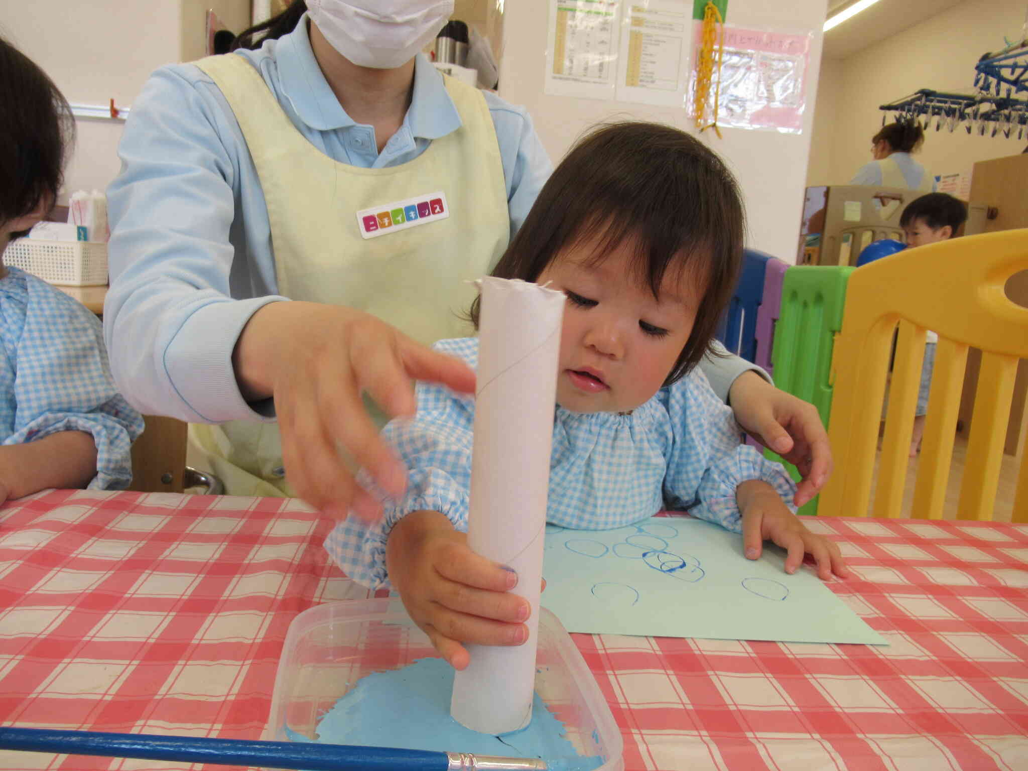 自分で絵具も付けられるよ♪
