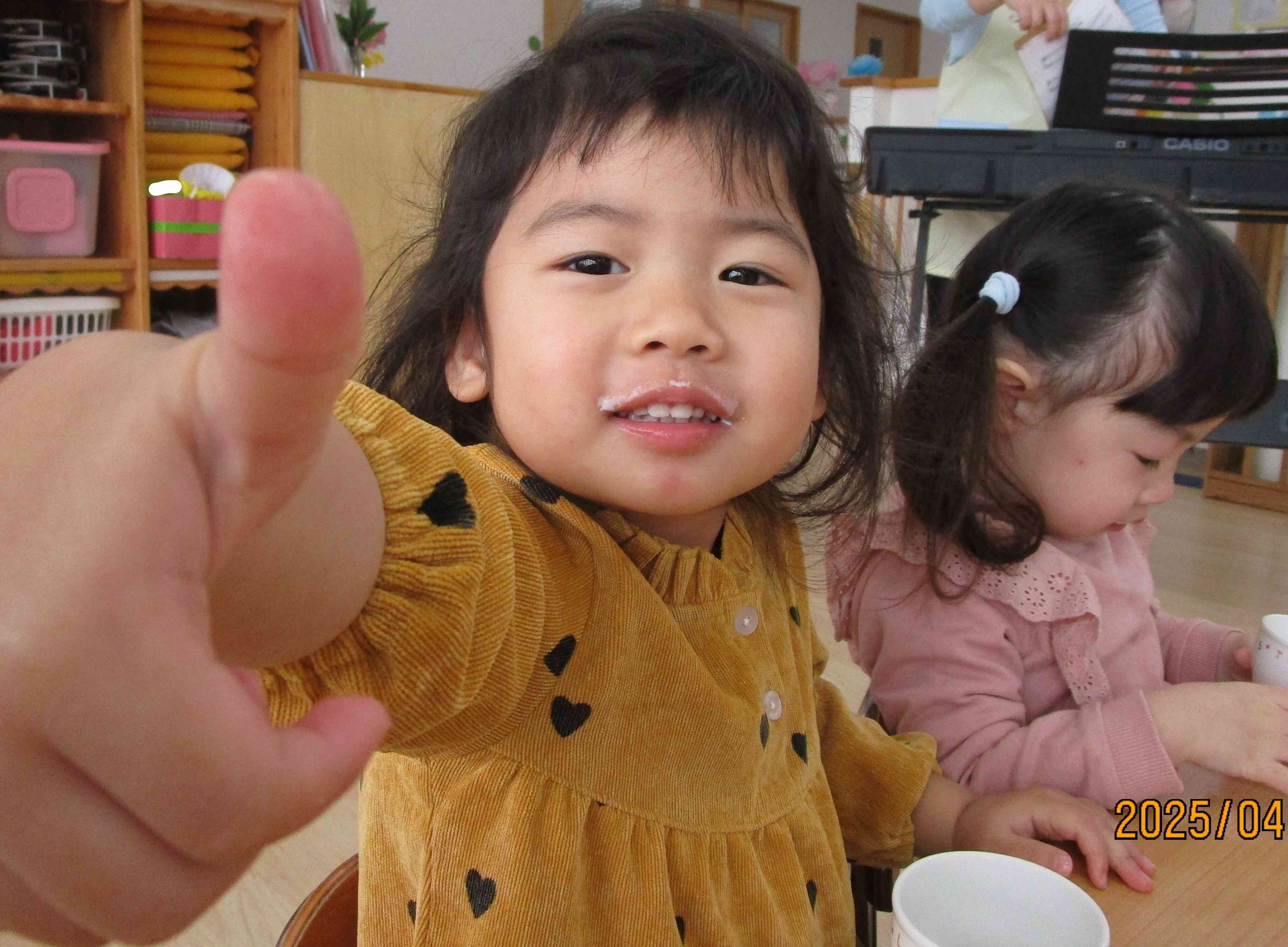 全部飲んだよー！牛乳のおひげがかわいい！