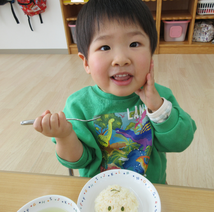ん～、給食おいしい！