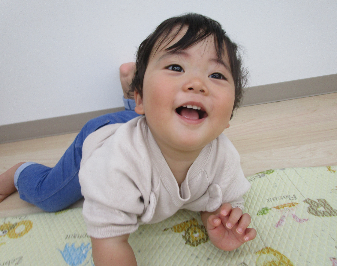お部屋の中を元気にお散歩中～