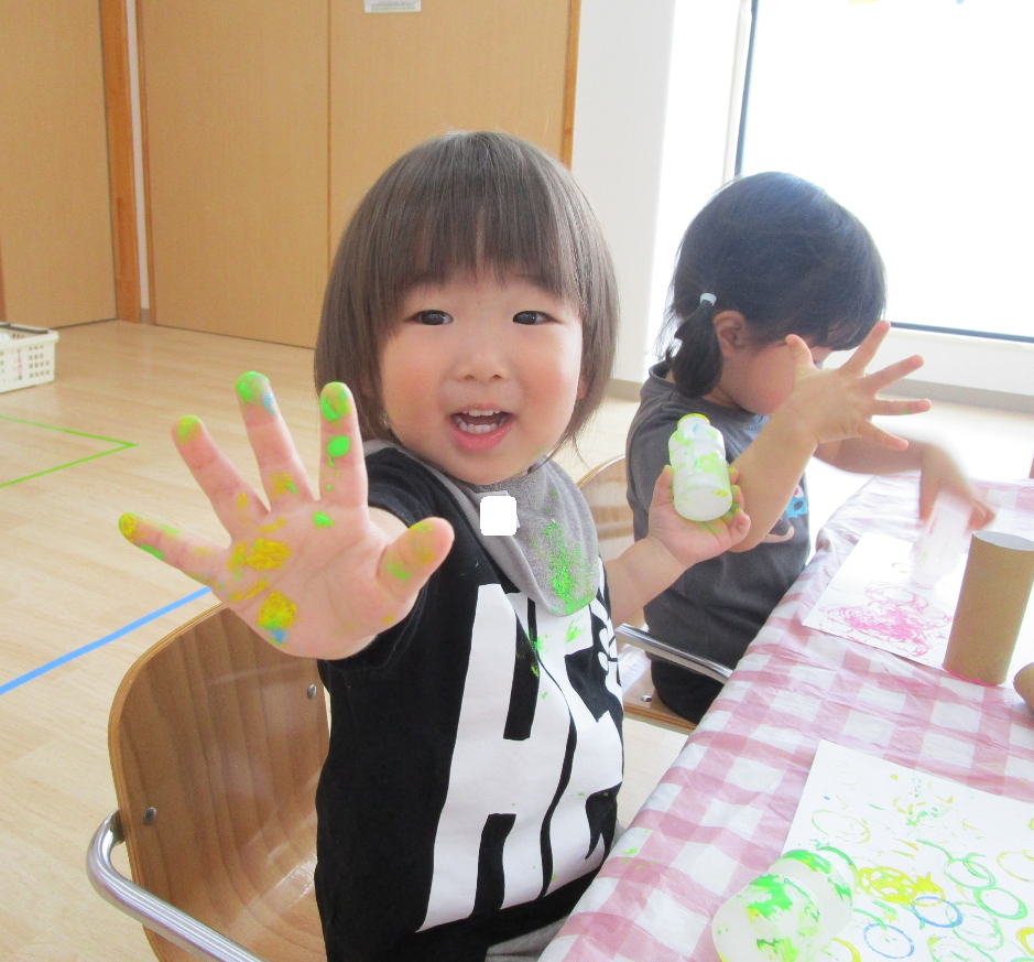 大きな傘を作ってみよう！～1歳児製作～