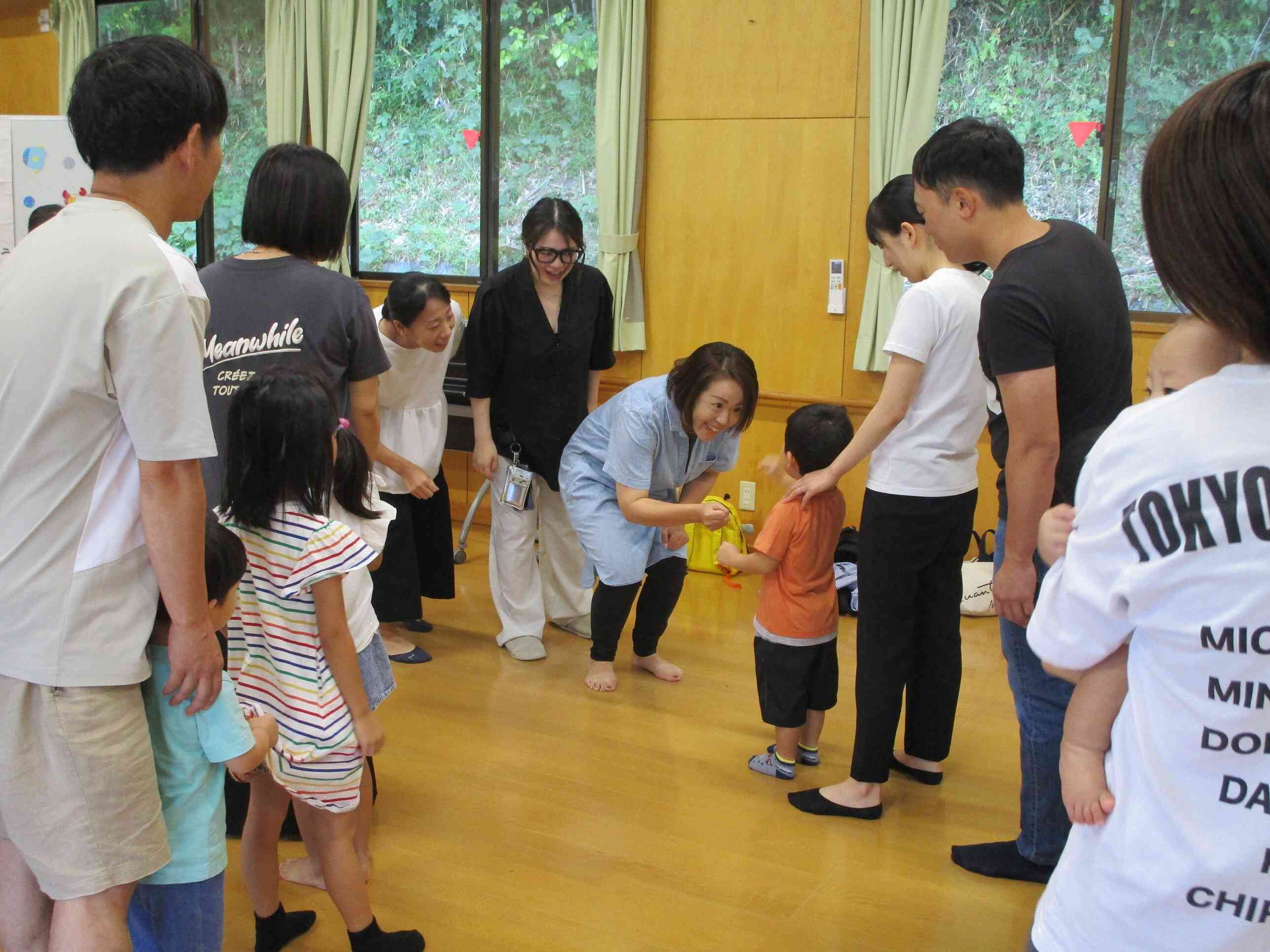 「久しぶり～」みんな大きくなりました。卒園児と同窓会②