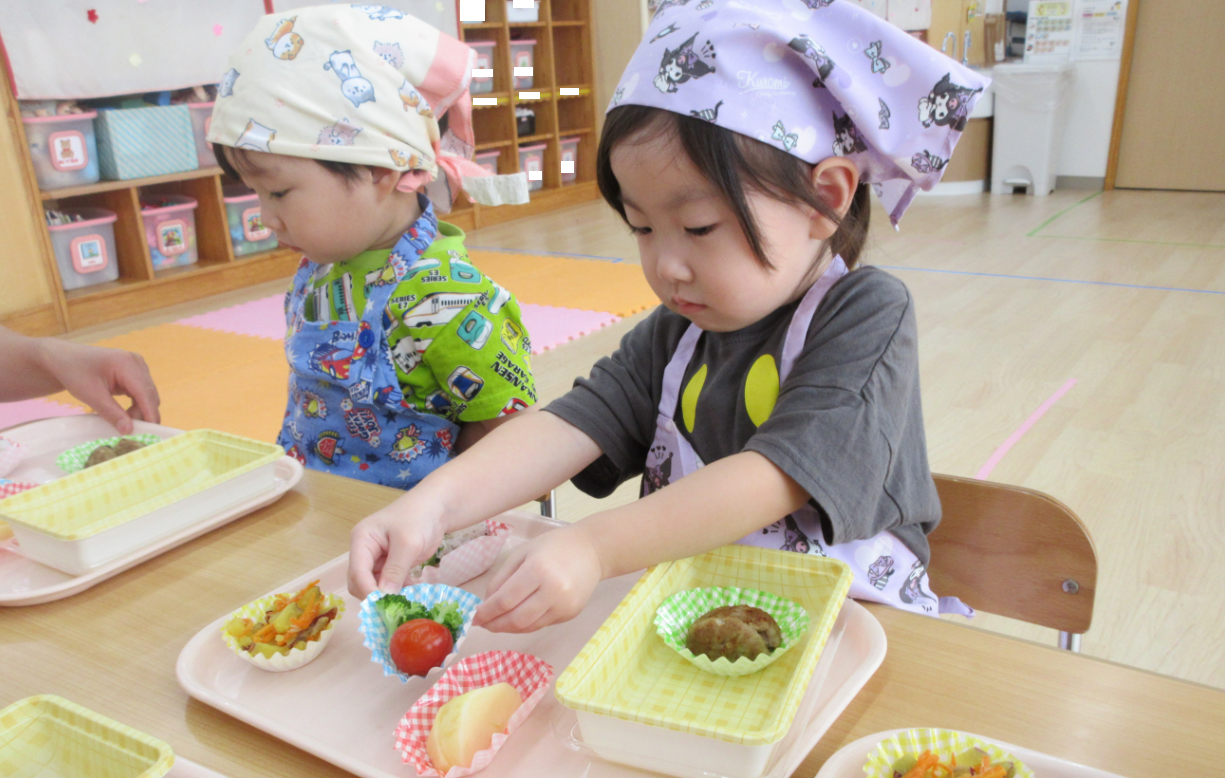 「お野菜も食べようっと！」