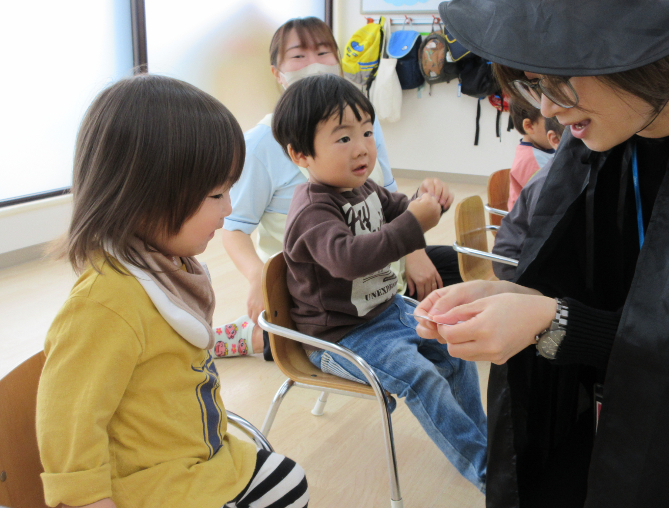 「トリックオアトリート！」で可愛いシールをもらいました