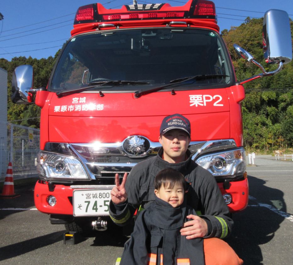 0歳児のお友達も消防隊に変身！