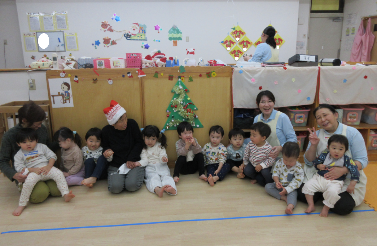 ツリーを前にハイポーズ！