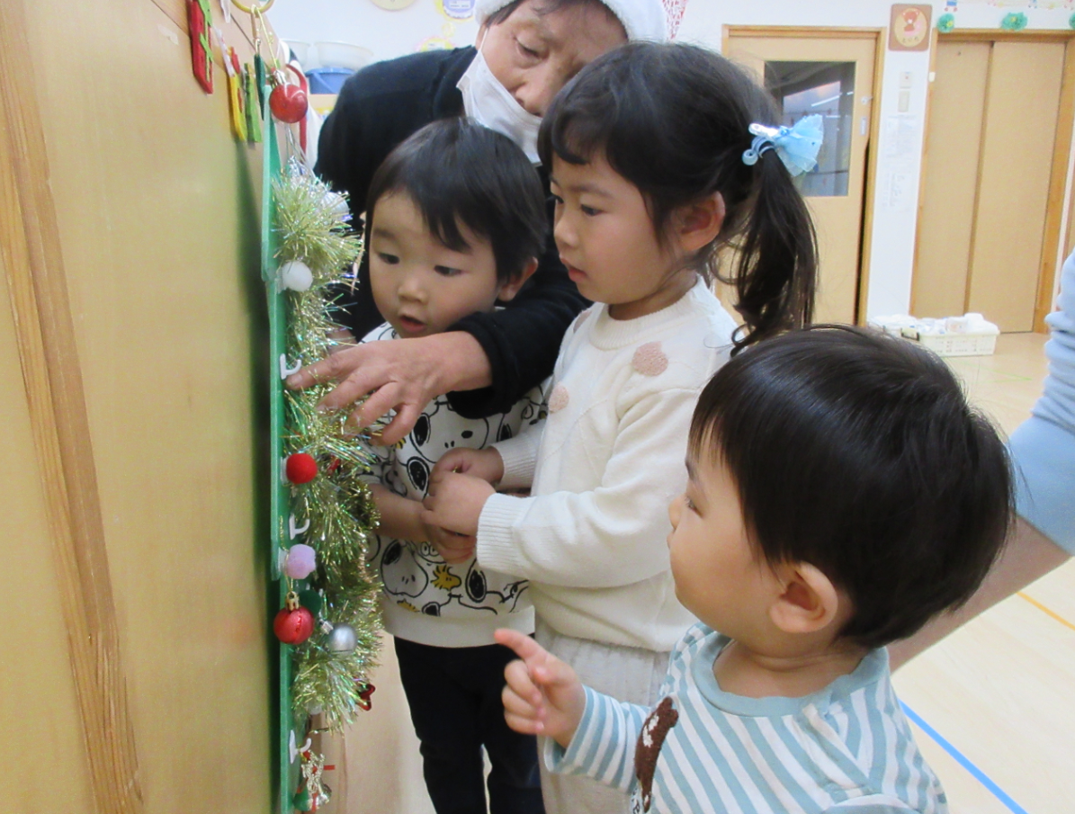 地域の方から手作りツリーのプレゼント