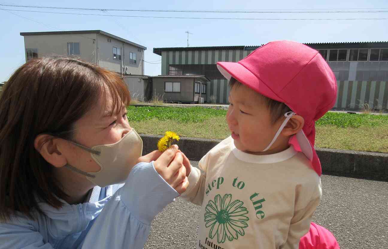 春のお散歩～１・２歳児クラス～