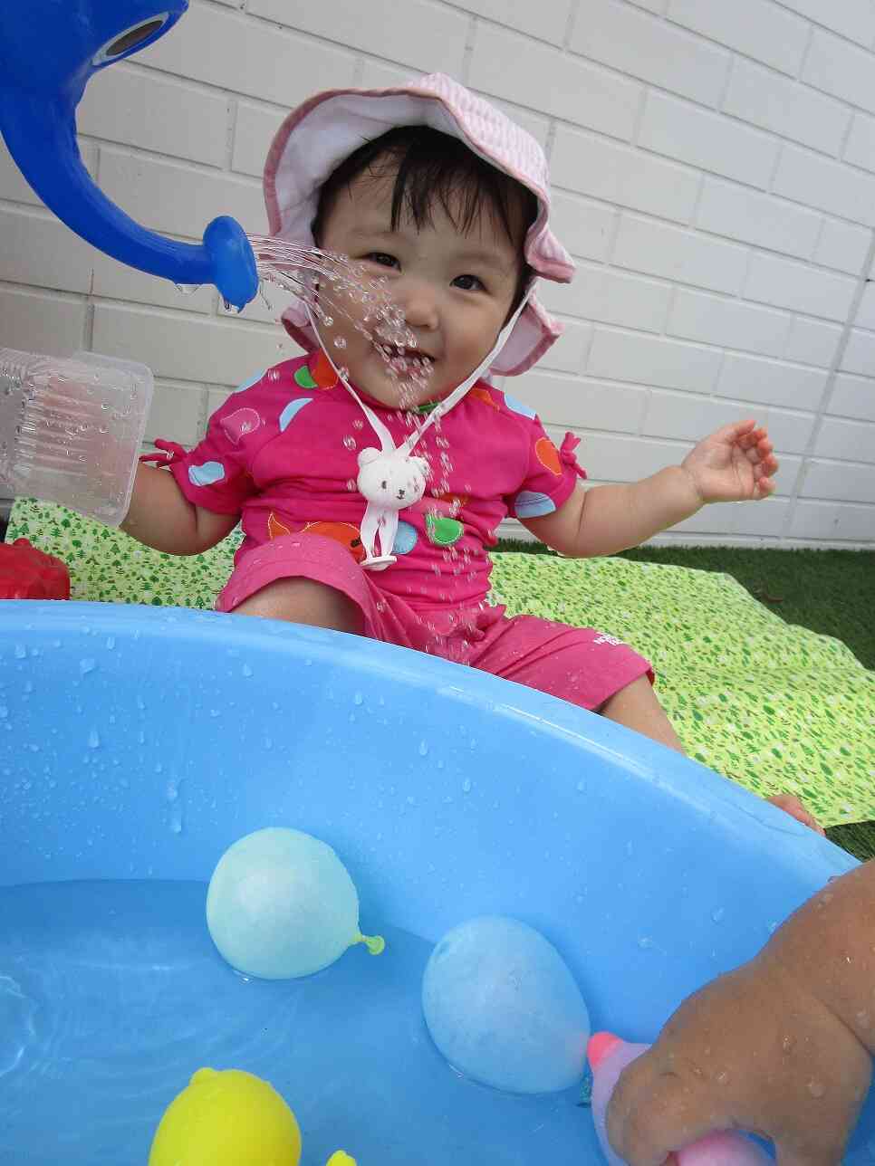 お水とお友達になったよ~0歳児~