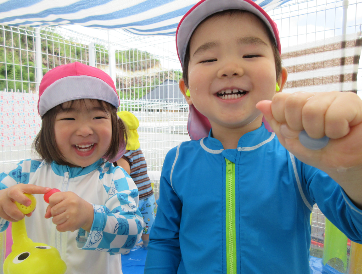 プール冷たくて気持ちいいね♪