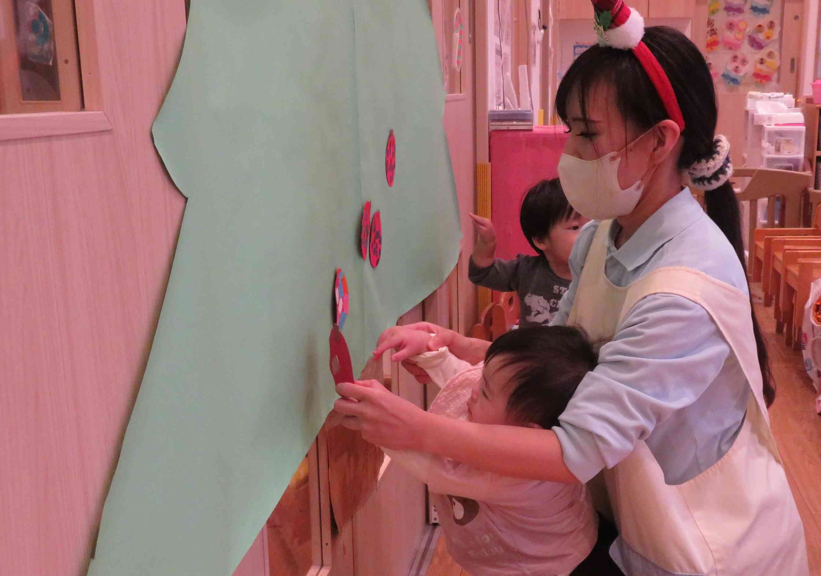 ペタペタ・・・