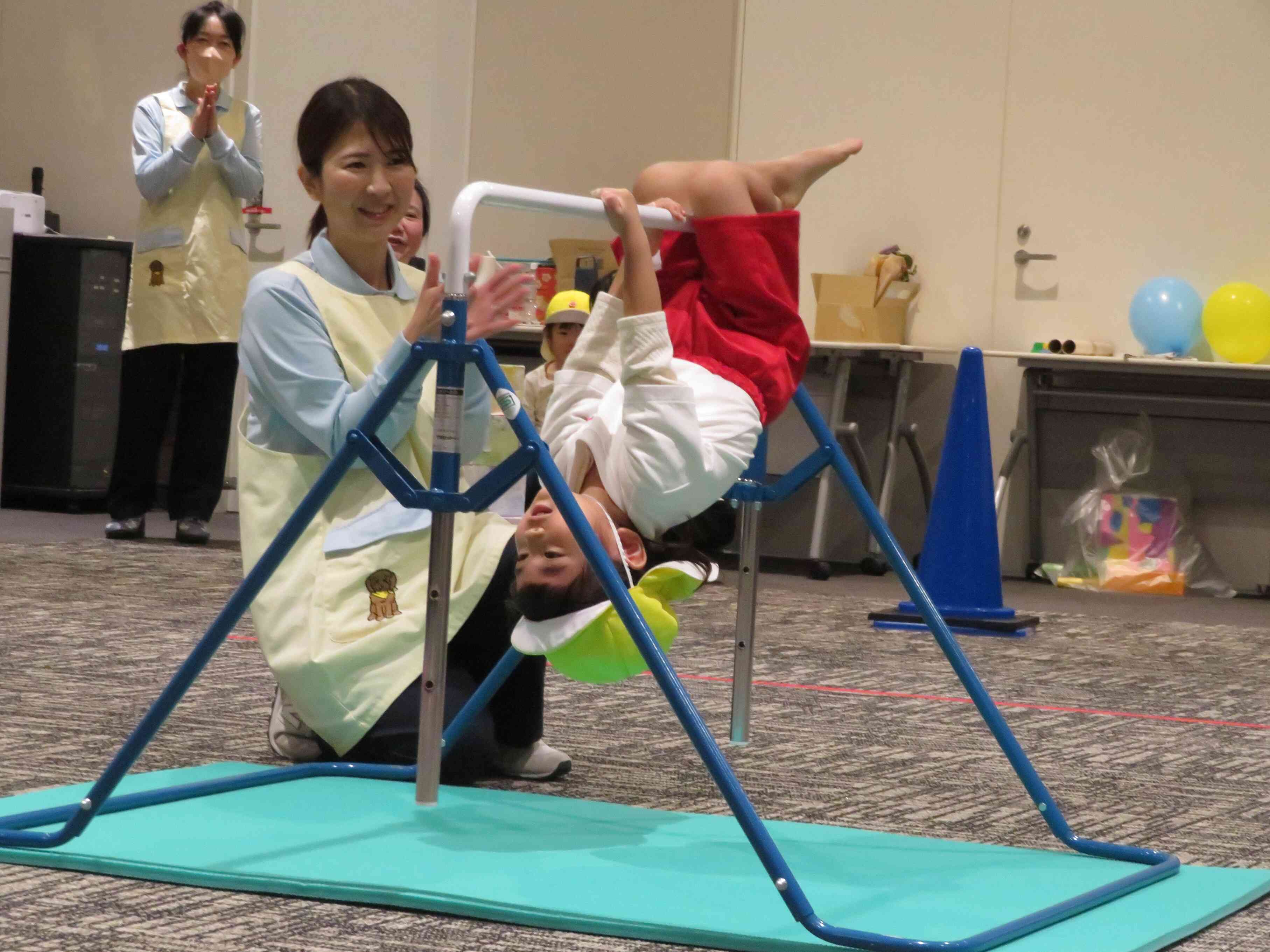 最後は鉄棒にもチャレンジ!