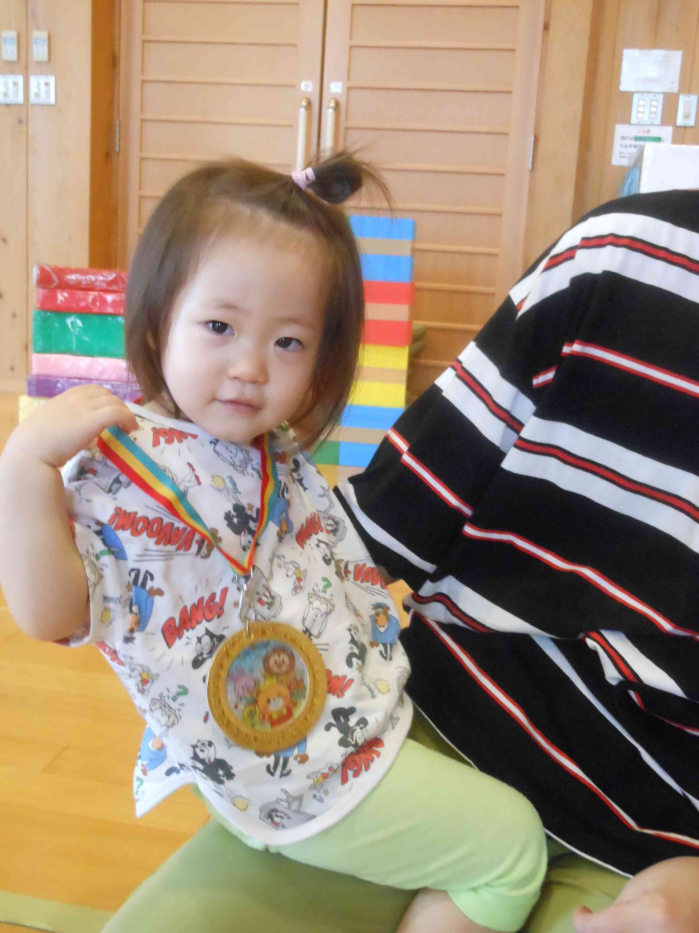 「じゃーん!」ぴっかぴかのメダルも貰ったよ!