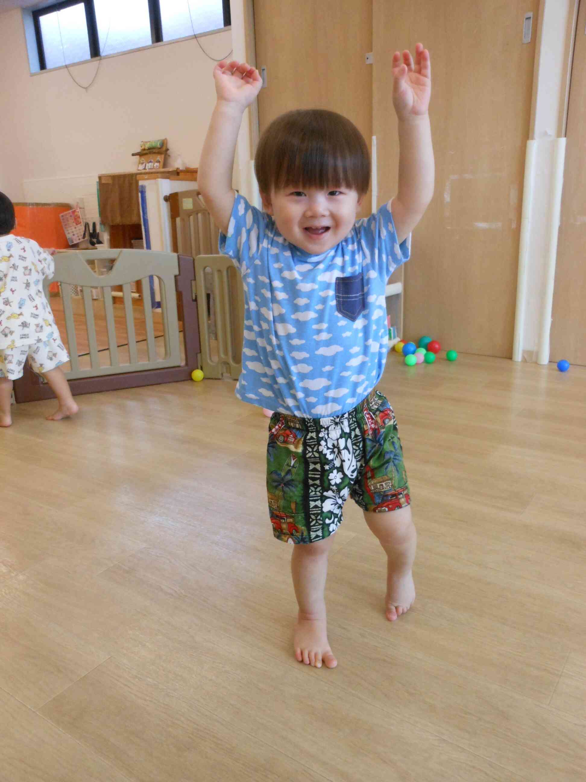 身体を動かしてボール遊び、楽しーい♪