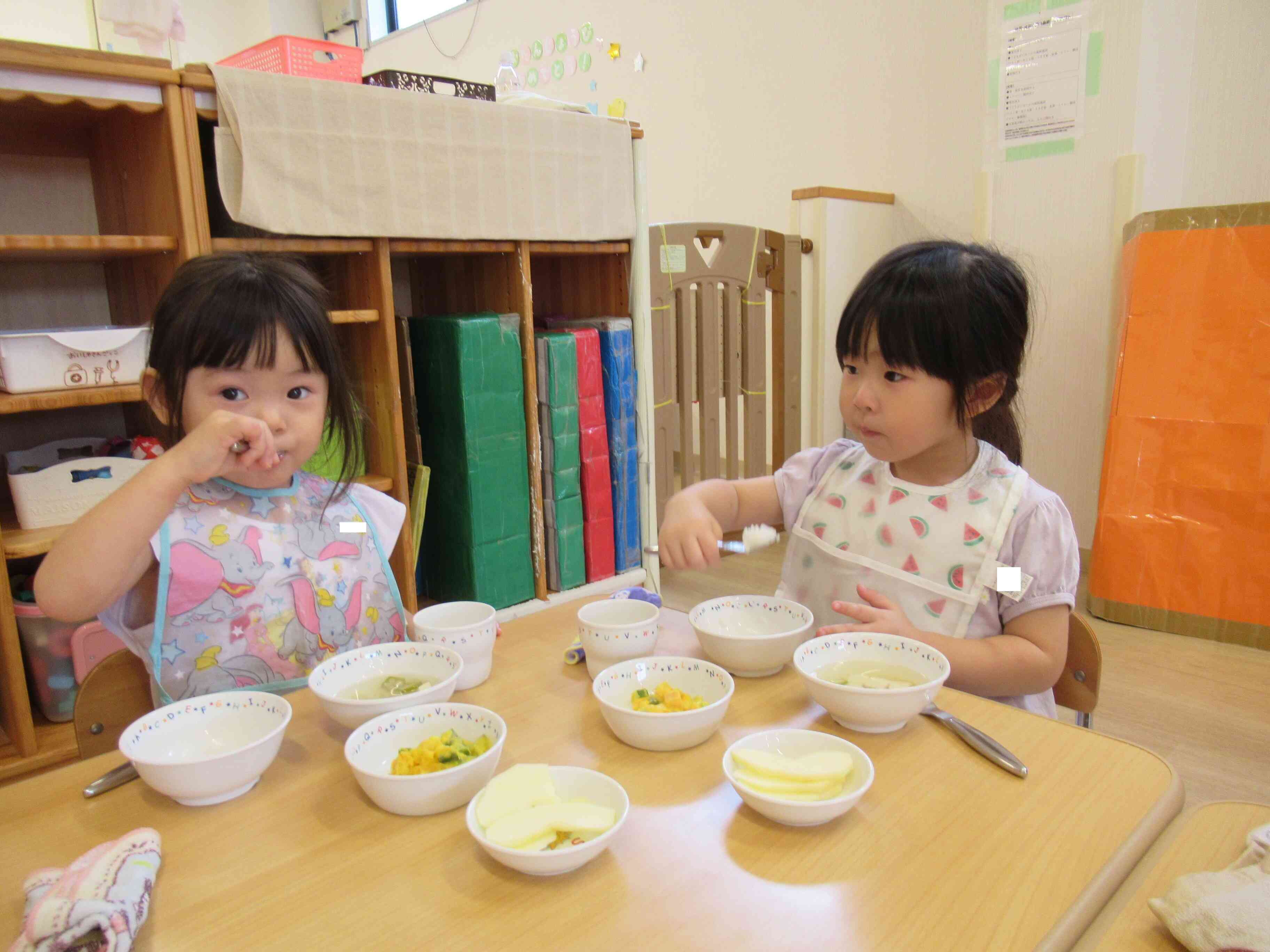 お友だちと食べる給食って美味しいね☆