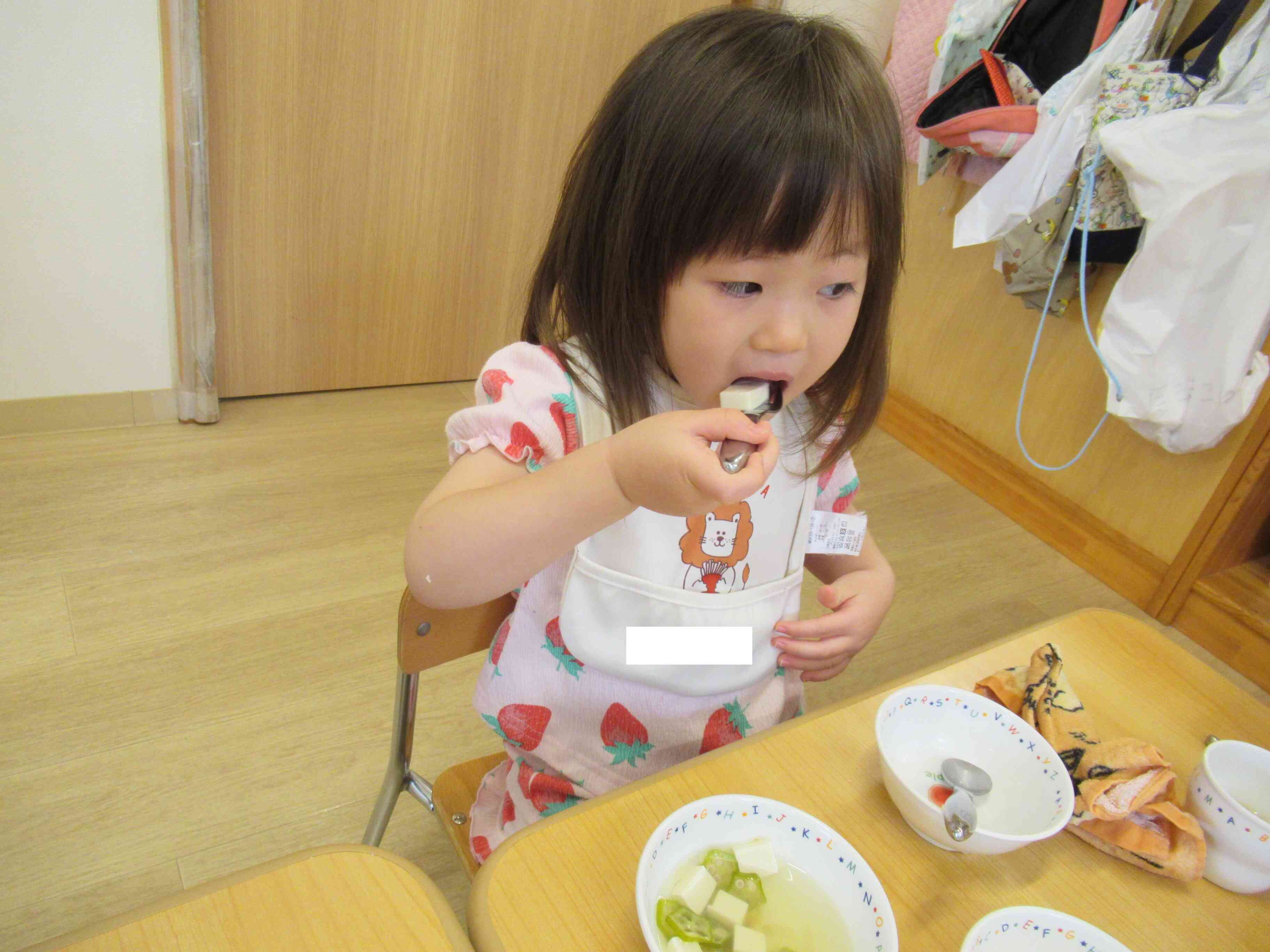 スプーンの持ち方、上手になったよ！