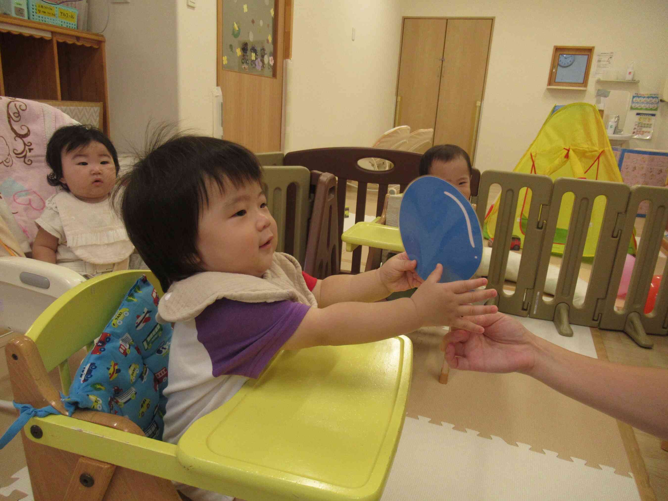 青の風船にタッチー☆