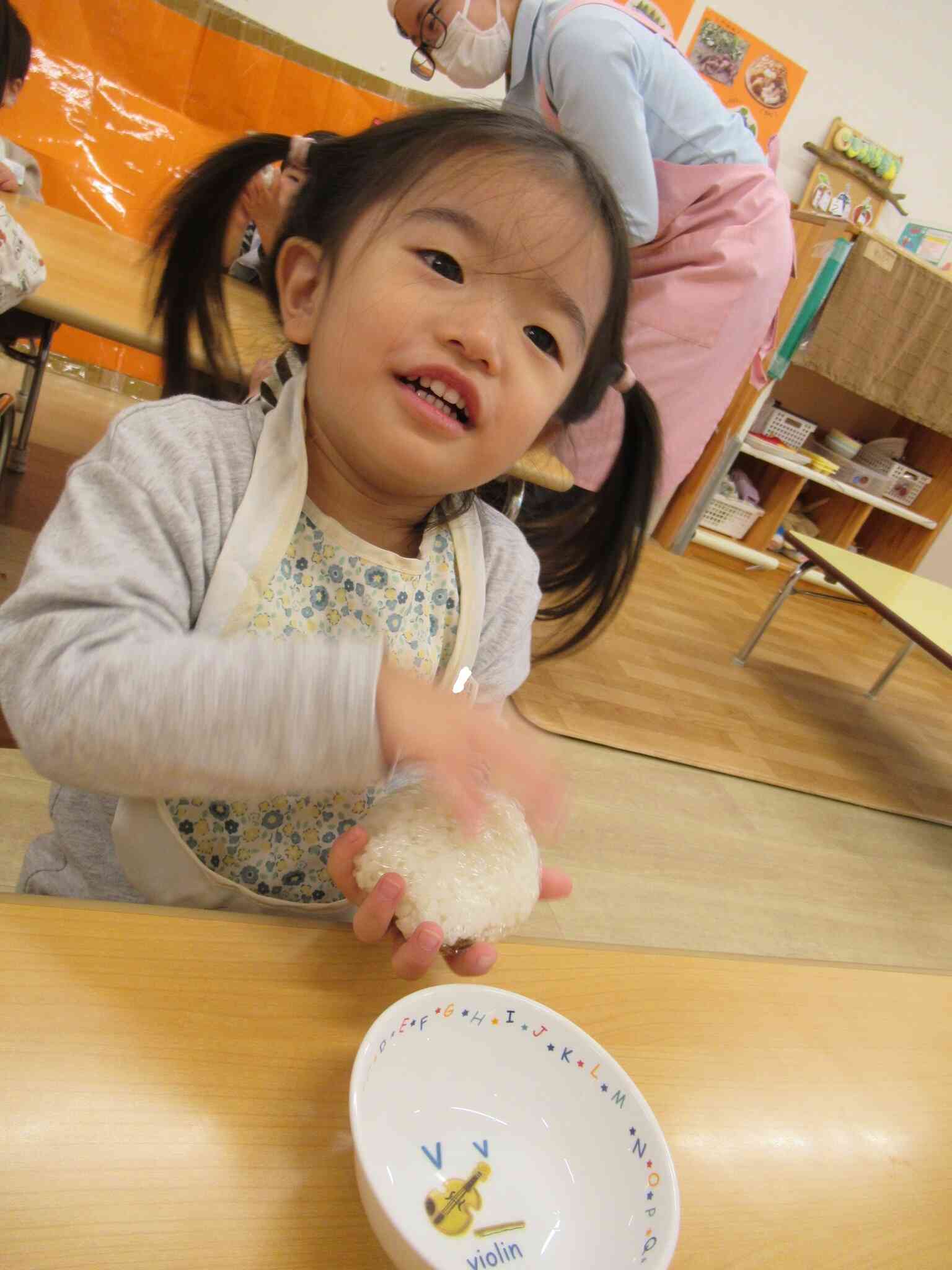 おにぎり、にぎにぎ♪