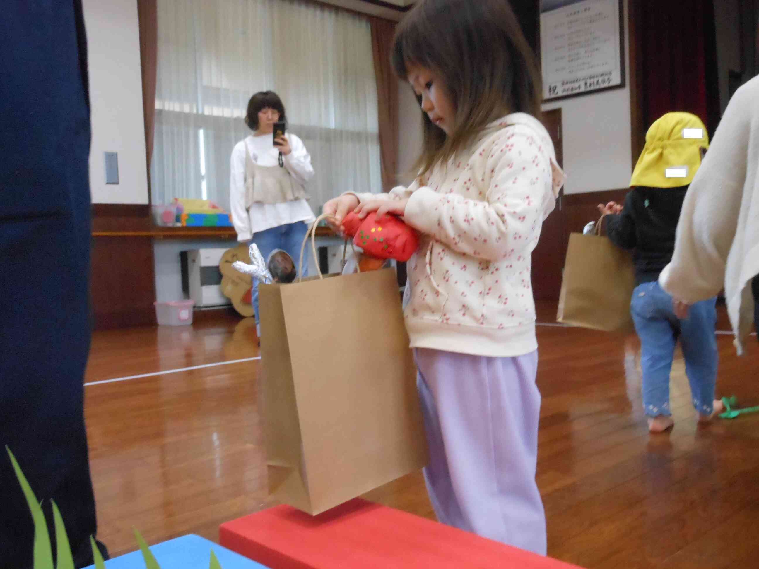 大事にかばんの中に入れよう