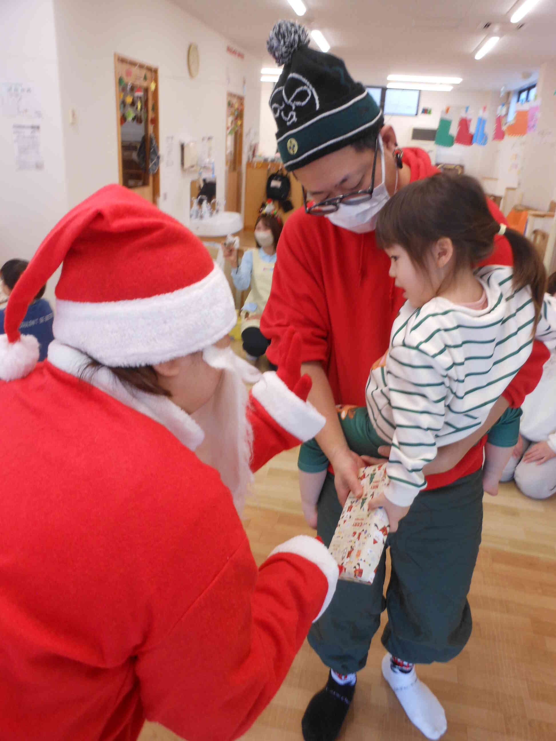 パパと一緒にプレゼントもらえたよ♪