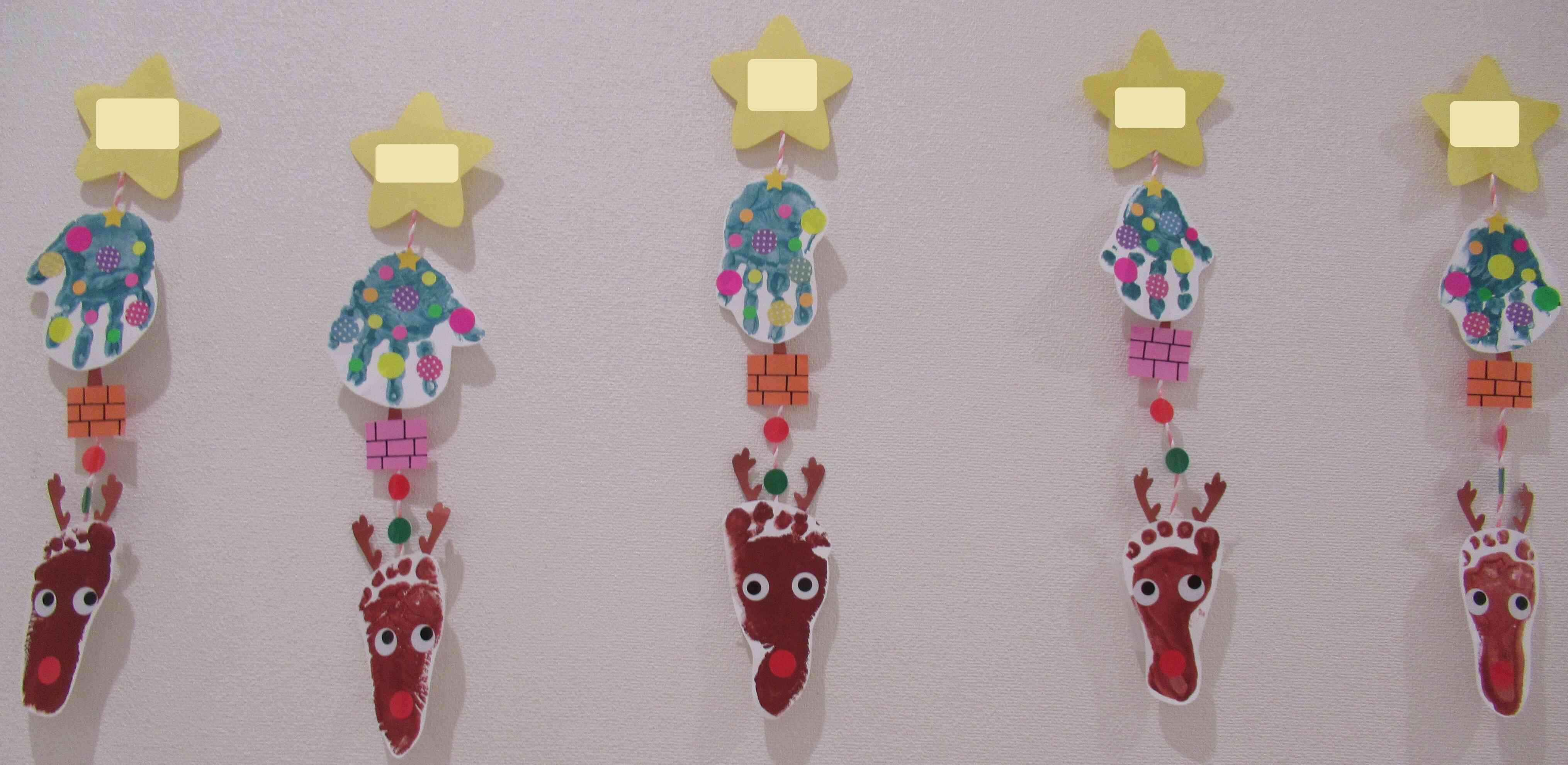 0歳児さんは手型と足型でクリスマスツリーとトナカイを製作☆手や足の大きさに成長も感じられる作品になりました！