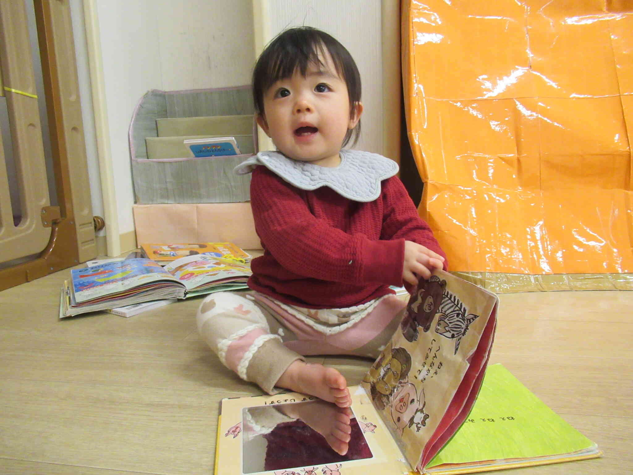 絵本の鏡にお顔が映ったー！