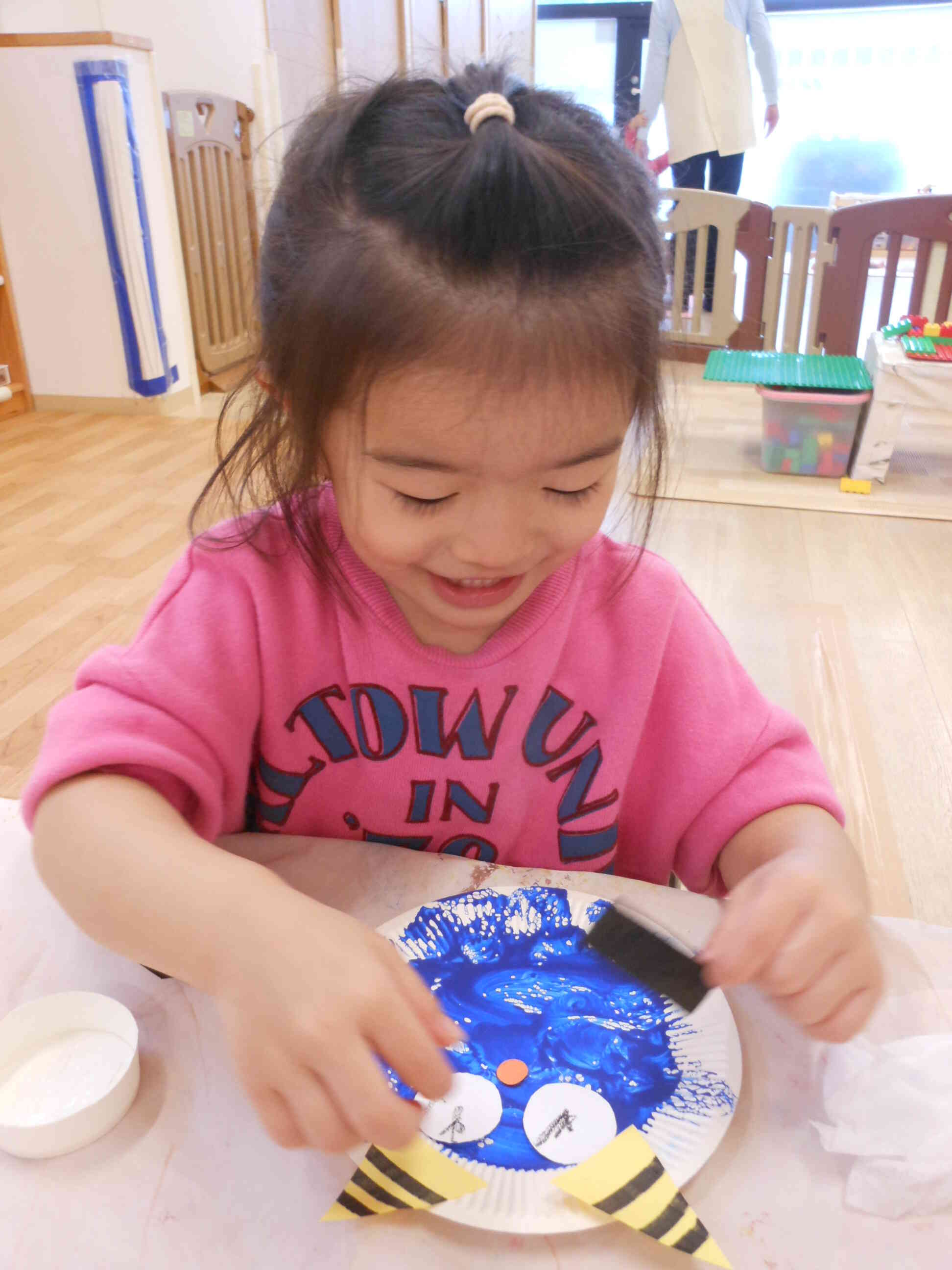 おにさんのお顔を貼ってみよう☆