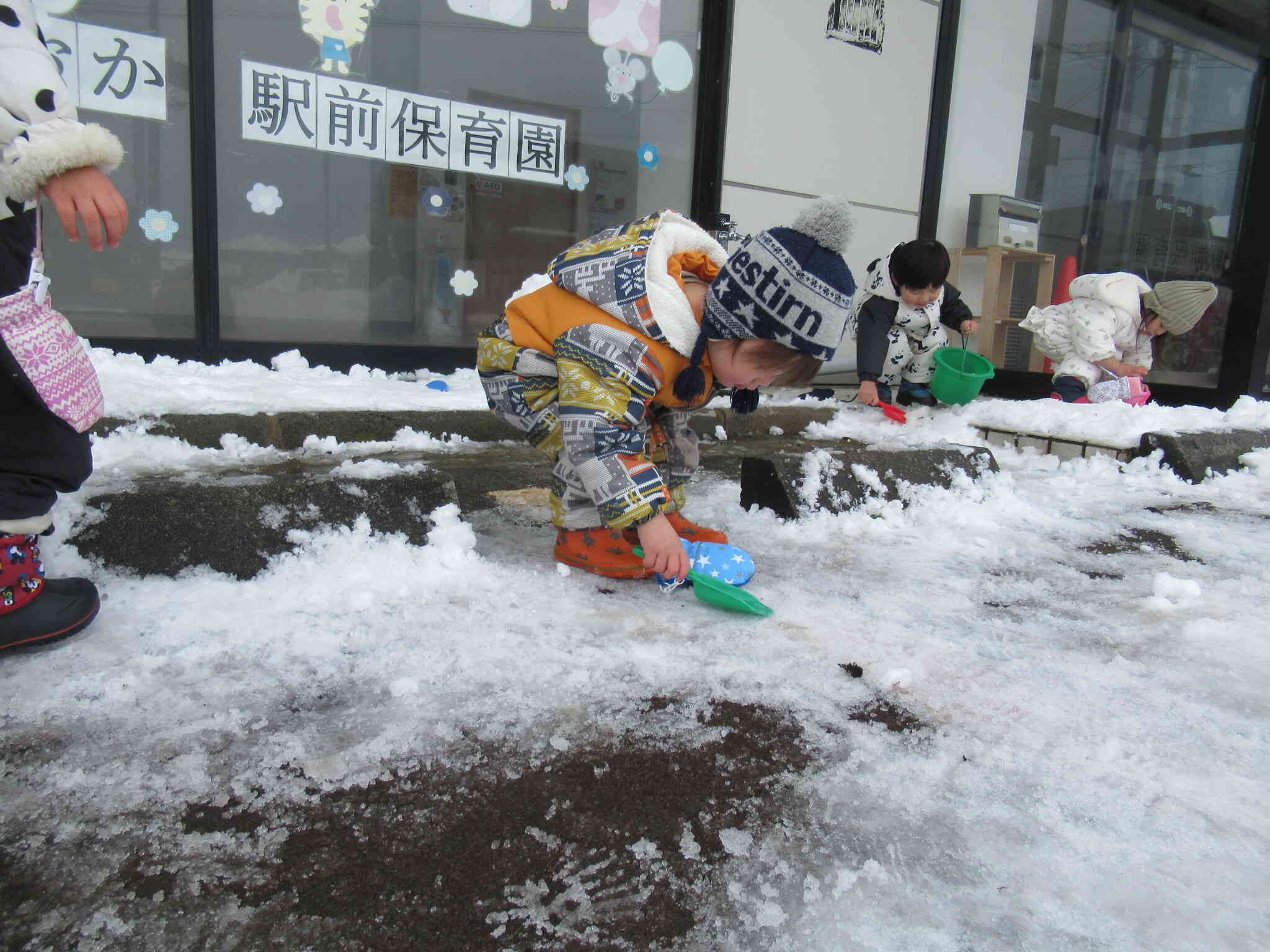お外で雪遊び☆彡　あひる組（１歳児）