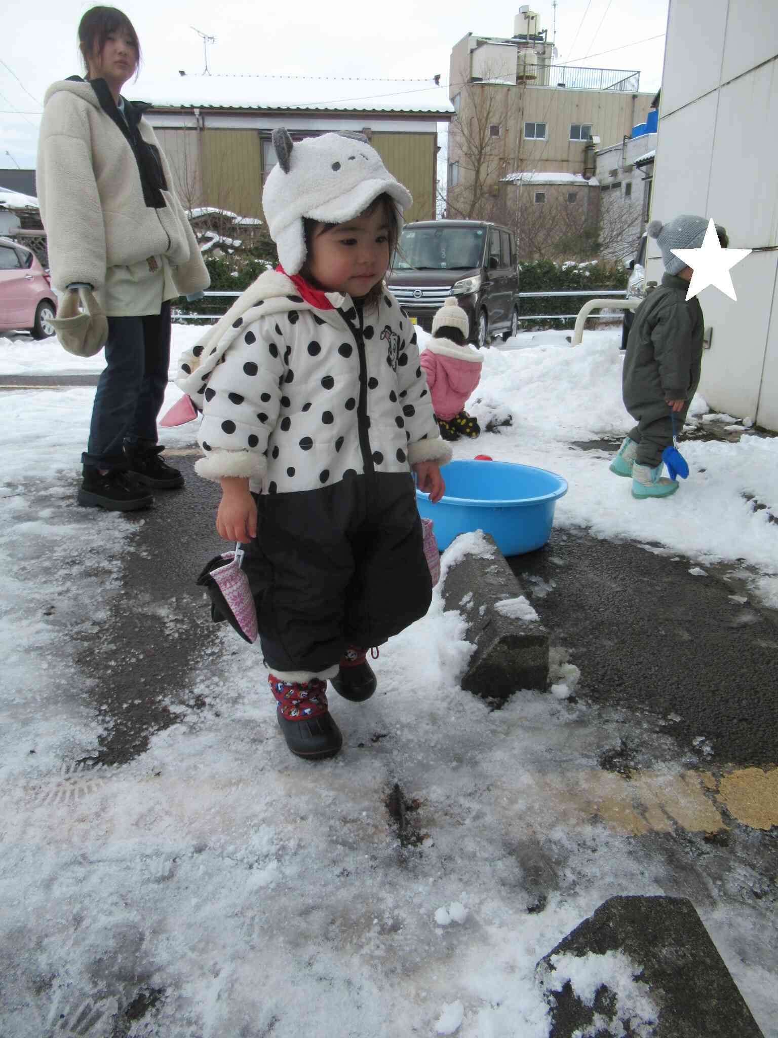 雪の上を歩くのって楽しいー♪
