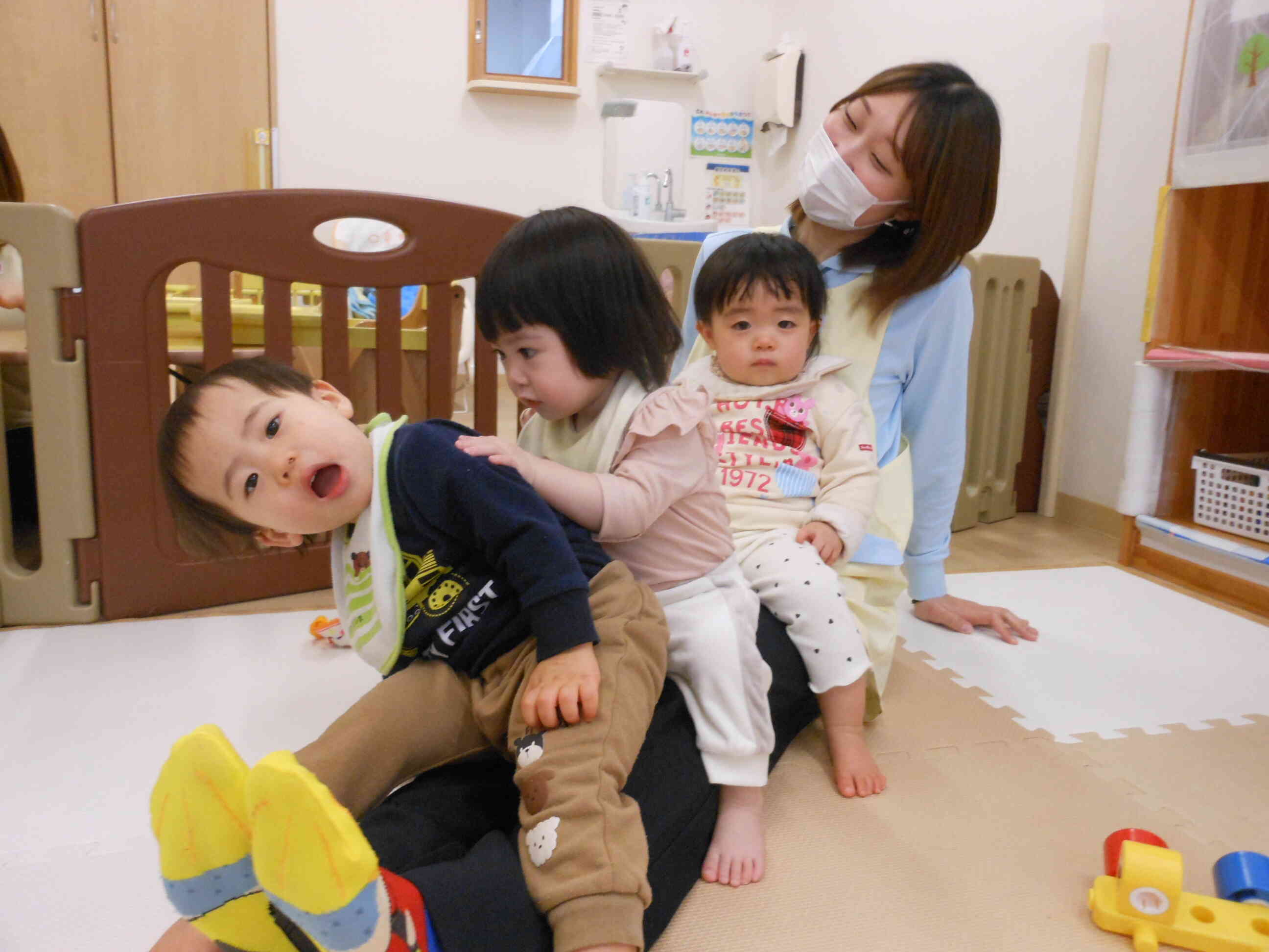 先生バスに乗って曲がりまーす！