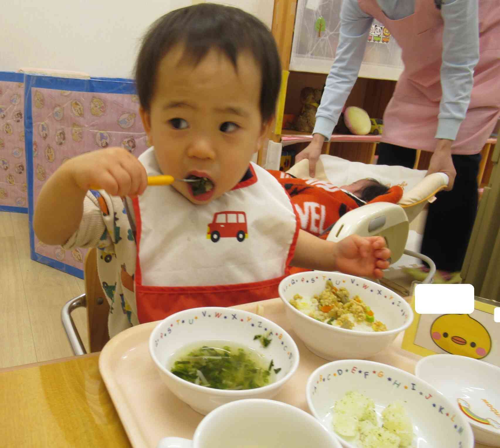 今日のご飯は何かな？～ひよこ組（０歳児）～