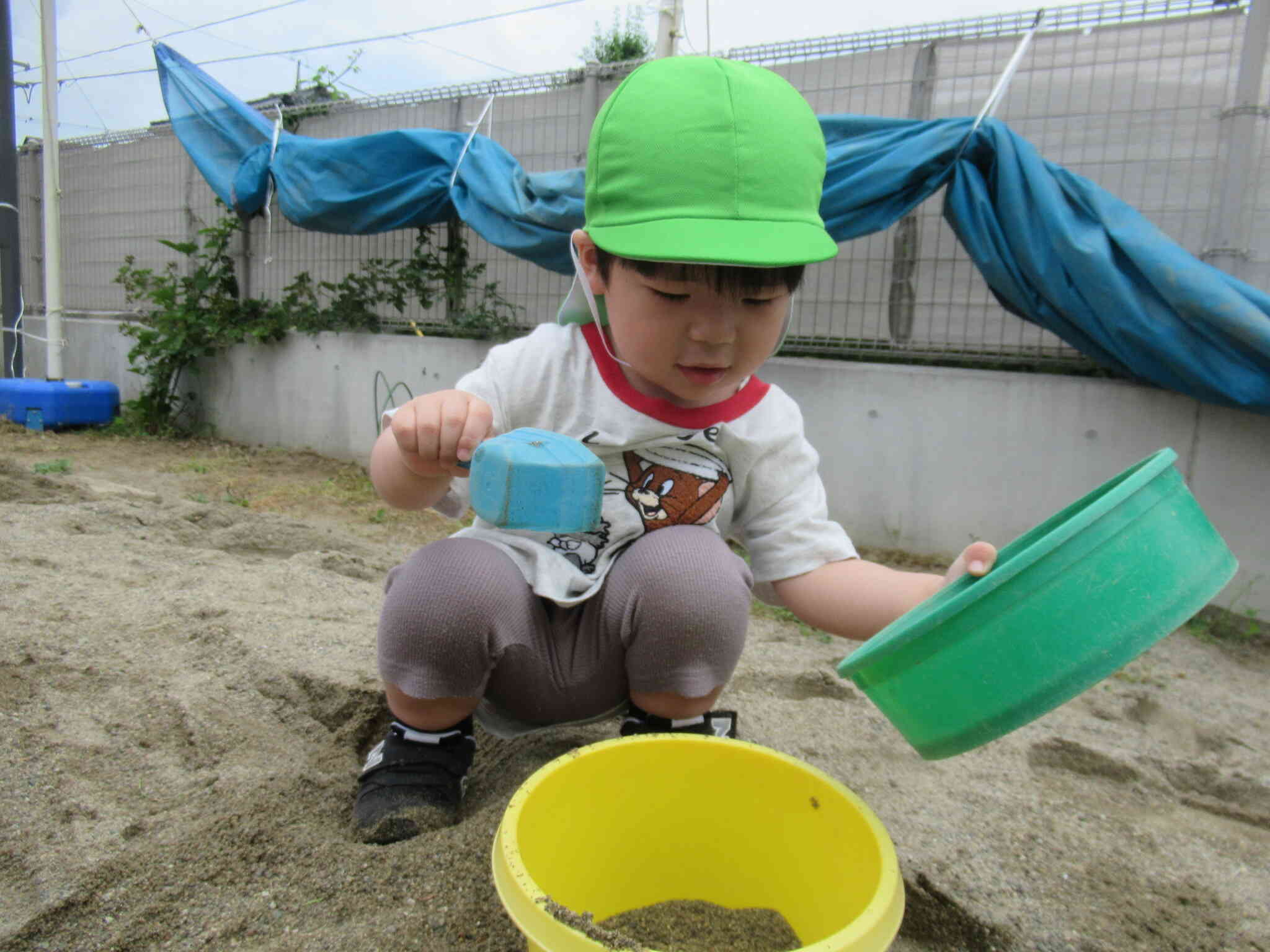 砂の感触、面白ーい！