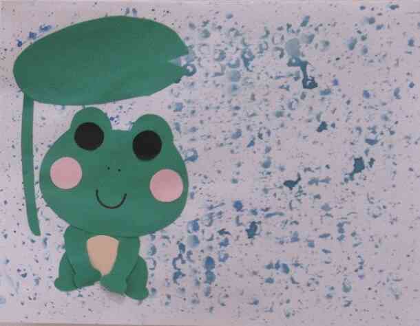 ～1歳児～梱包材で雨を表現！プチプチした感触や絵具で色が付く様子を楽しみながら製作していました☆