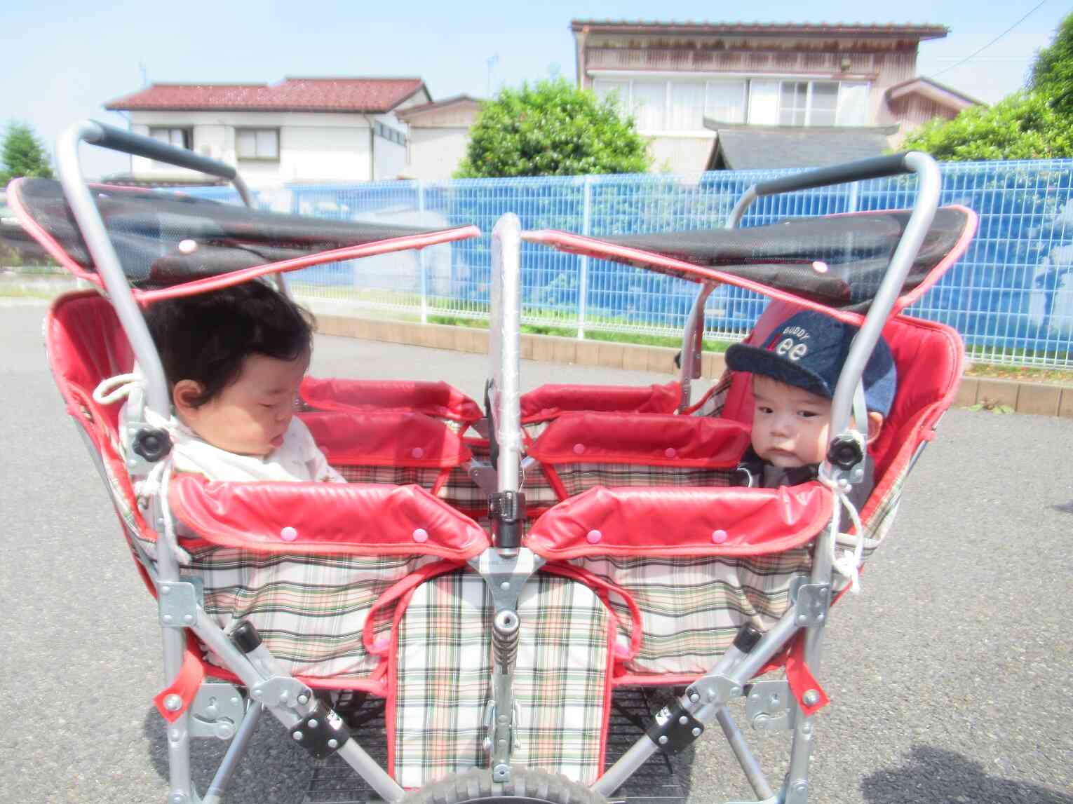 0歳児クラスのお友だちも外気浴☆