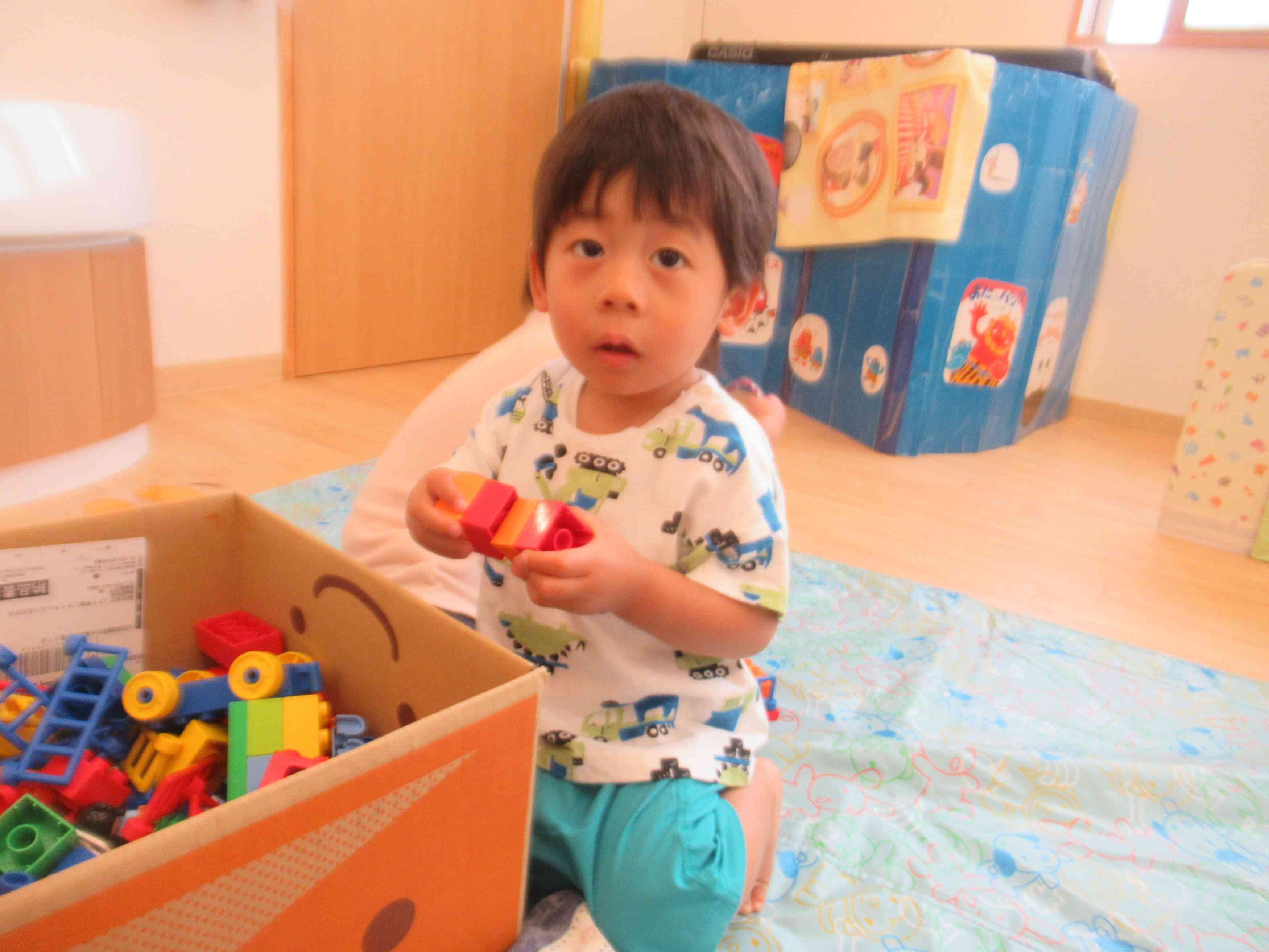 大好きなブロック遊びでまったり時間♪