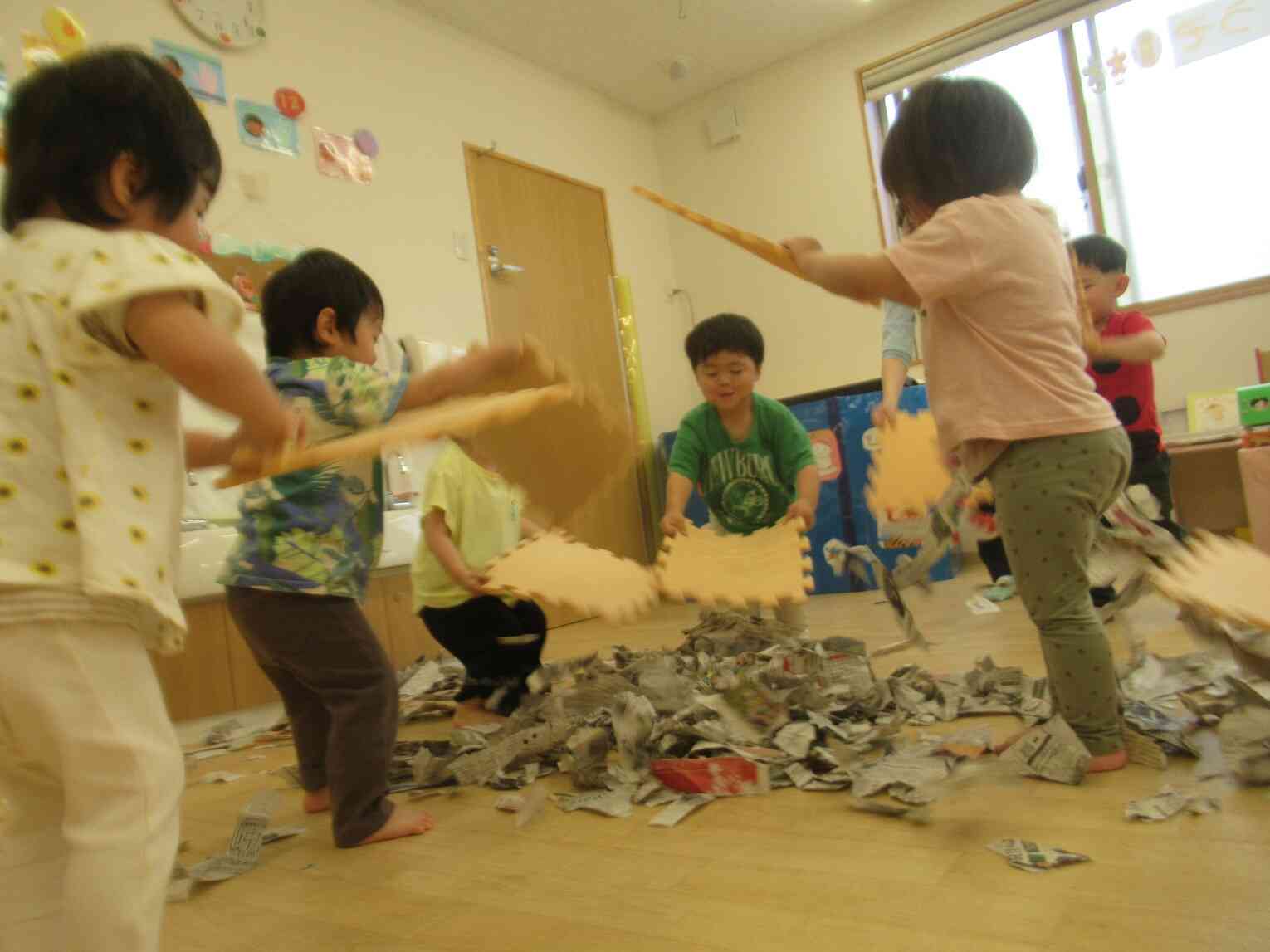 外は雨でもお部屋で元気いっぱい！