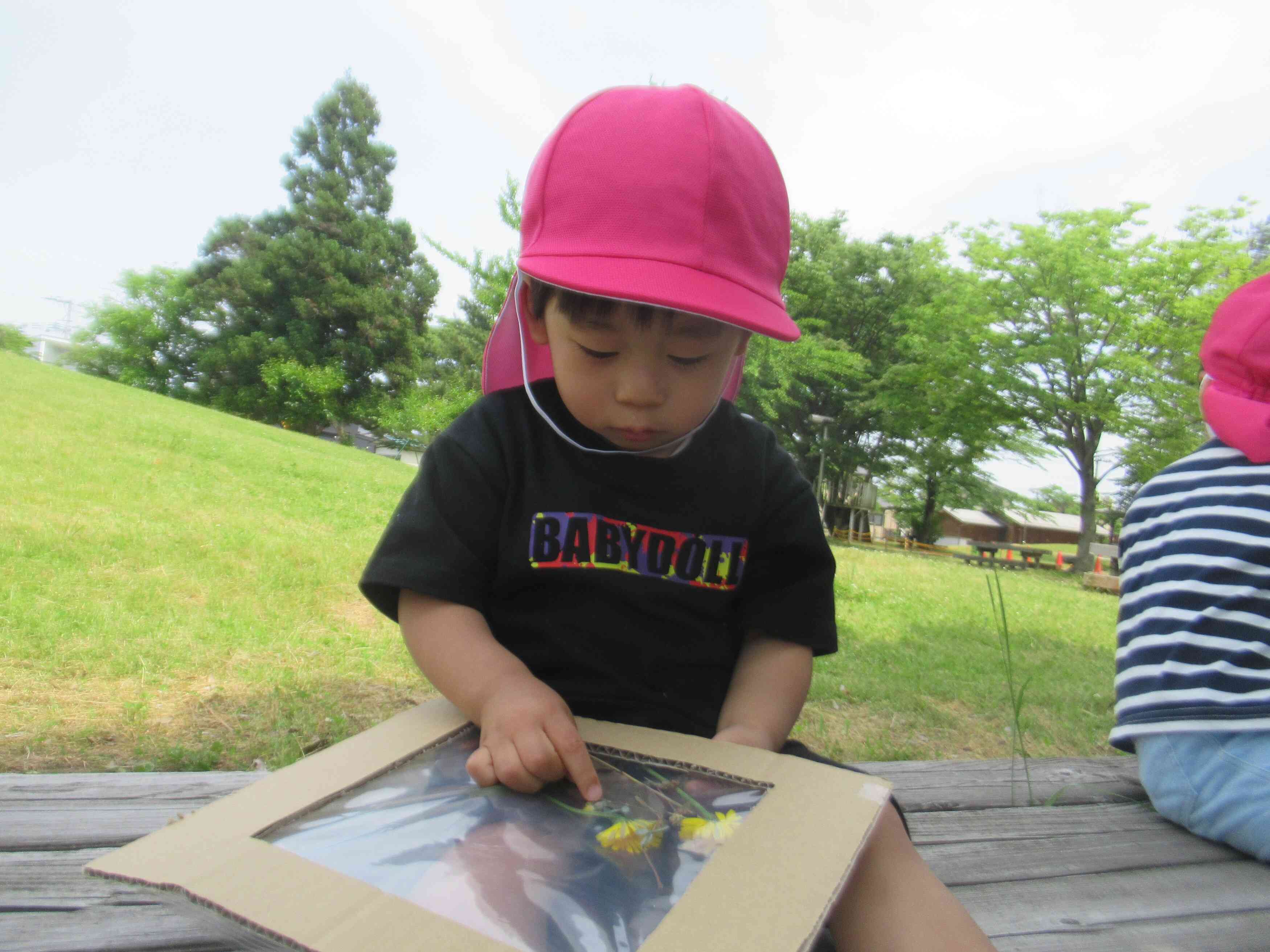 見て見て！これ拾ったんだよ！