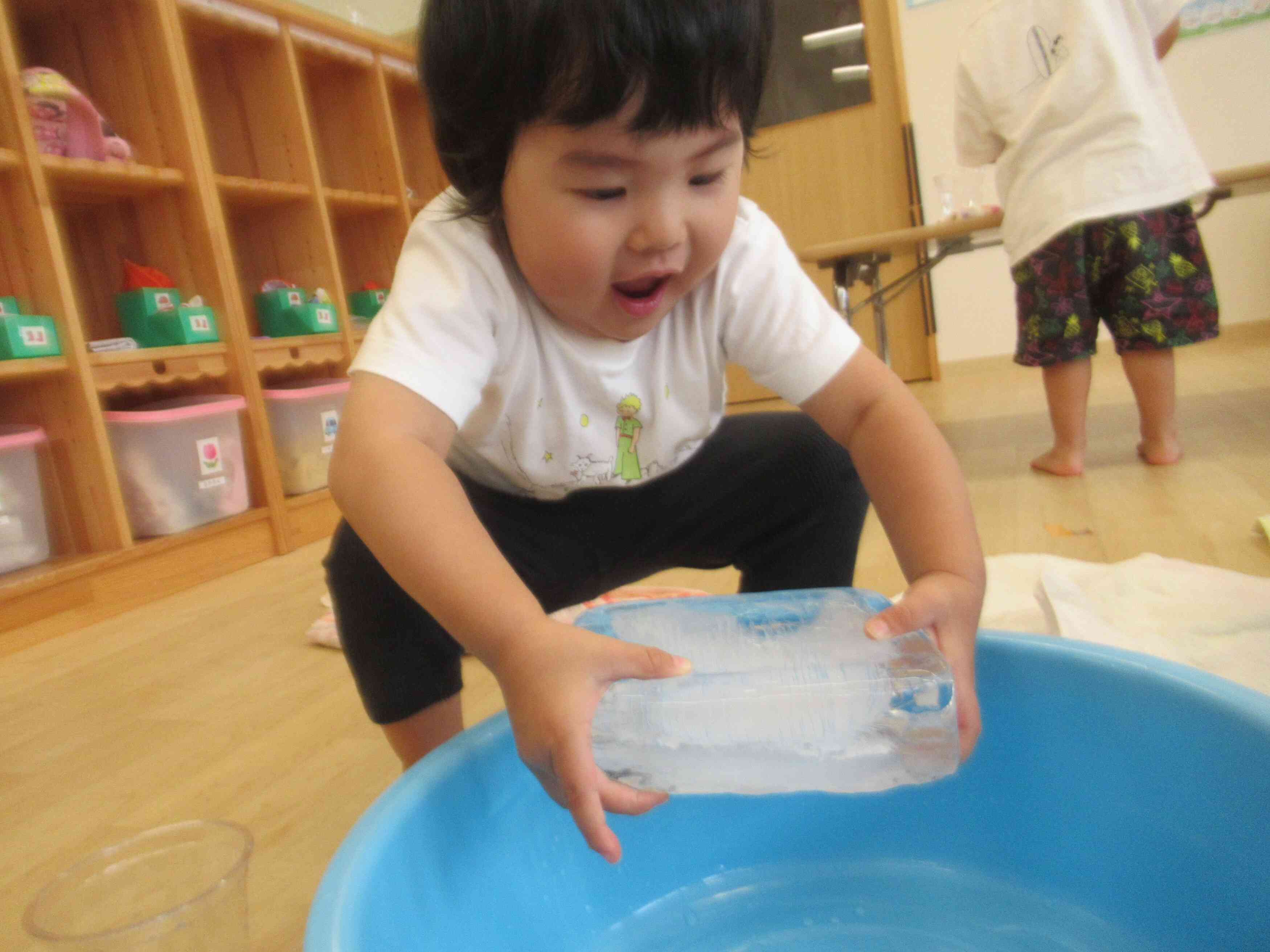 大きな氷…う～ん冷たい！