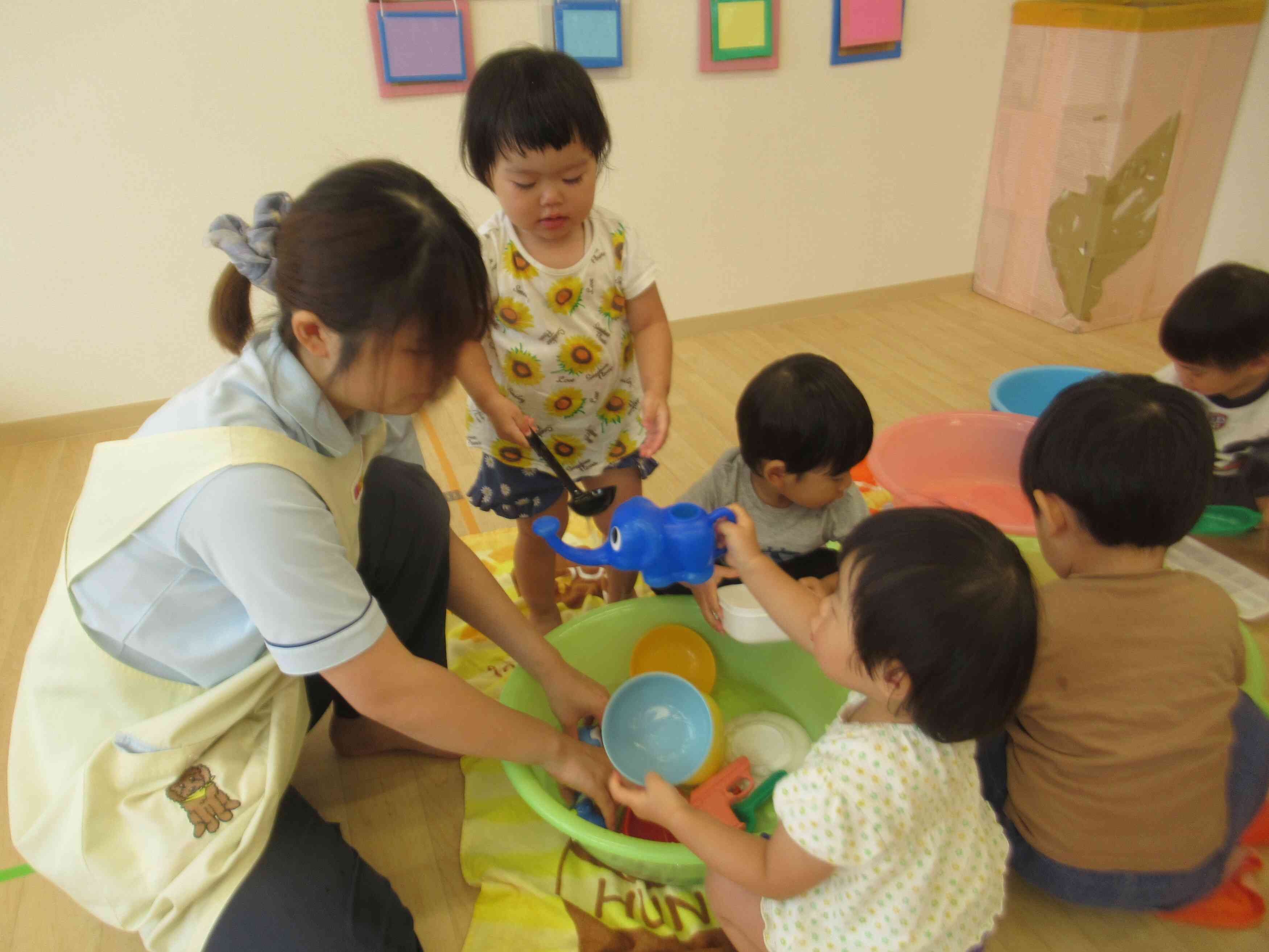 1歳児クラスでは水遊び