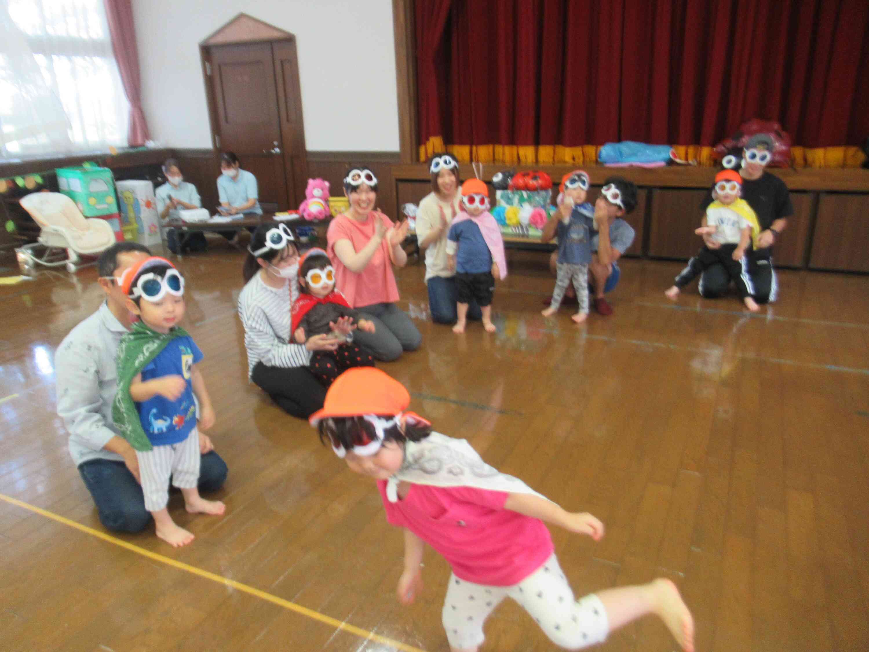 始まるまでドキドキのヒーローたち☆