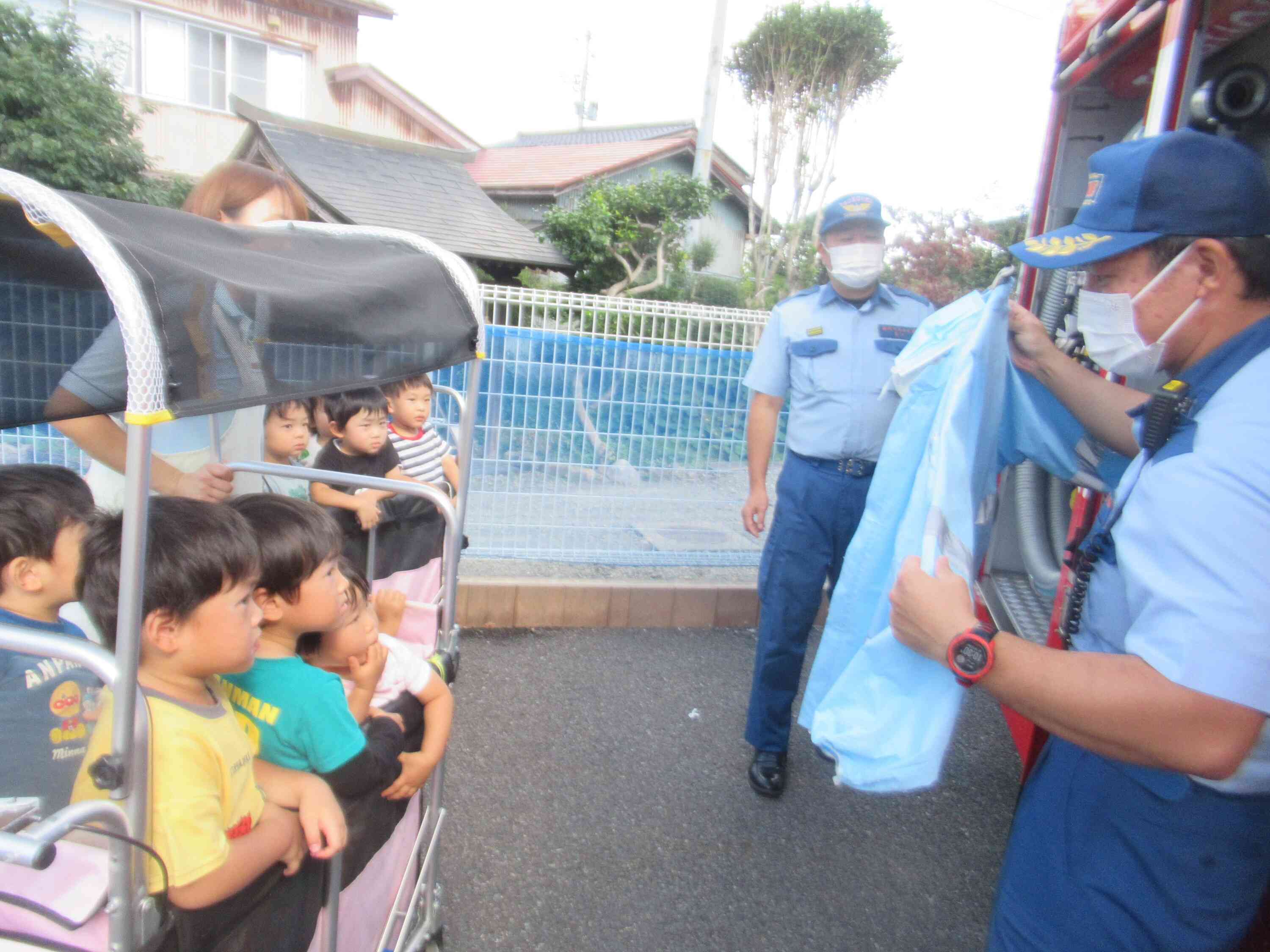 消防車の中には・・・？