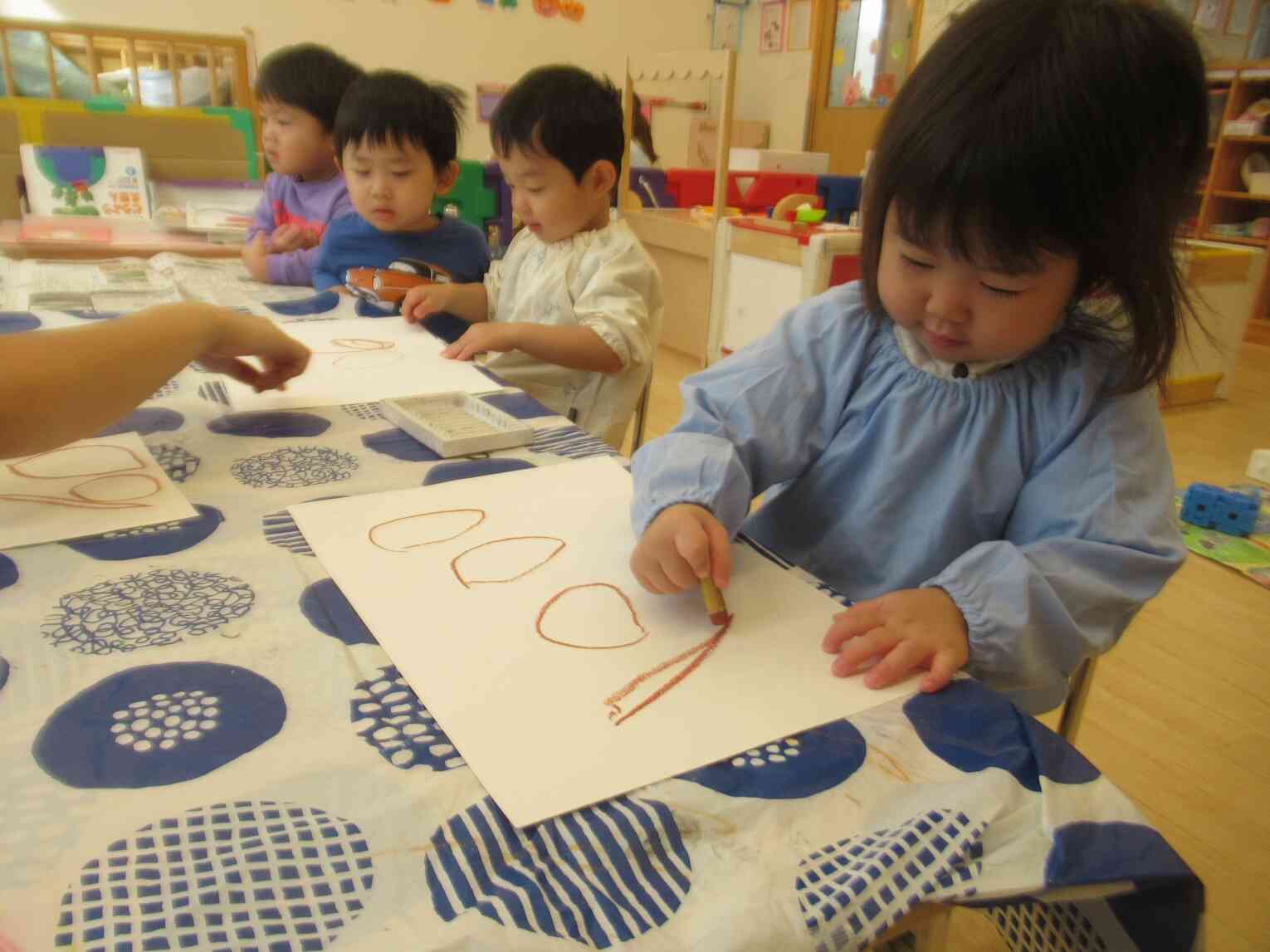 お芋を描いたよ～2歳児クラス～