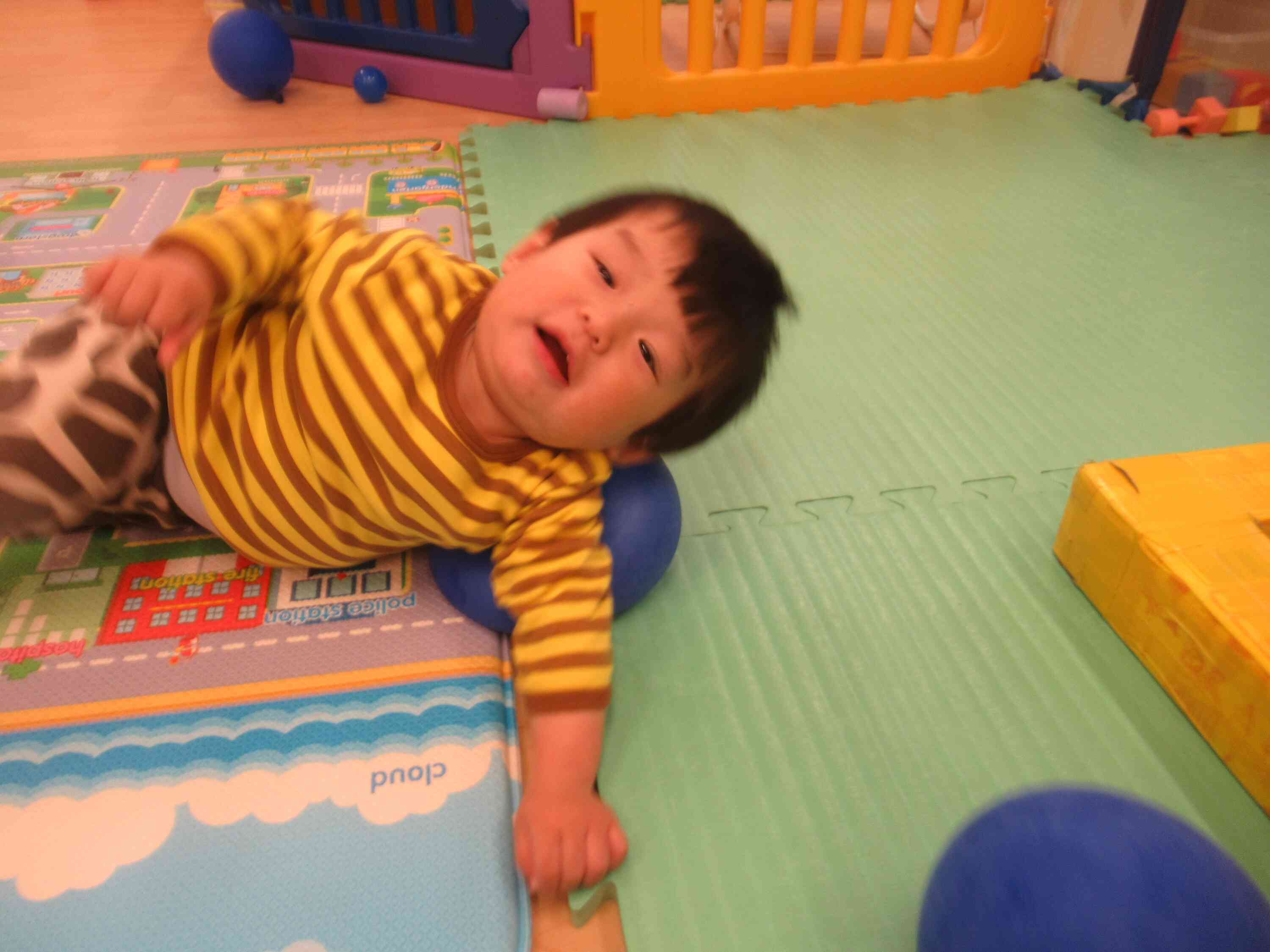 風船のクッション気持ちいい♪