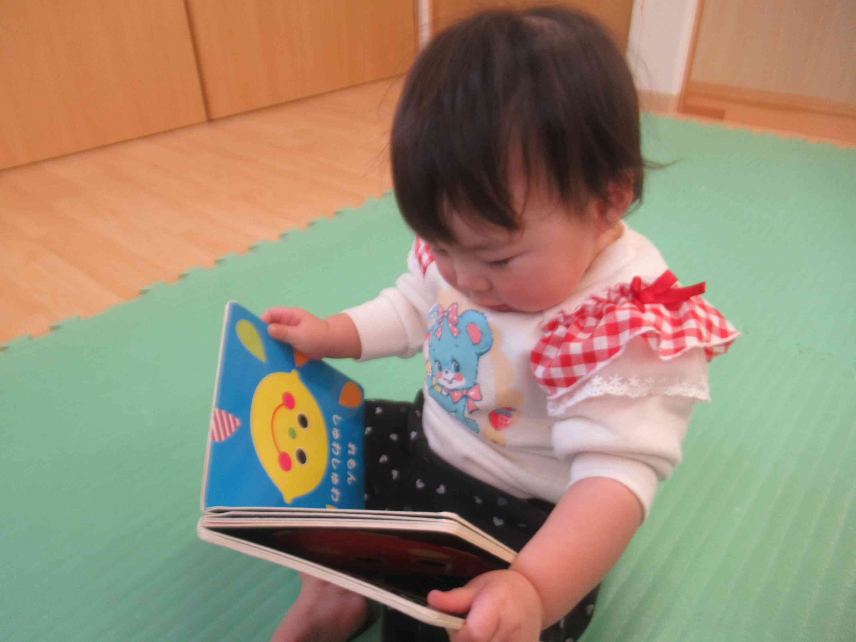 遊び終えると、みんなで静かに読書タイム☆