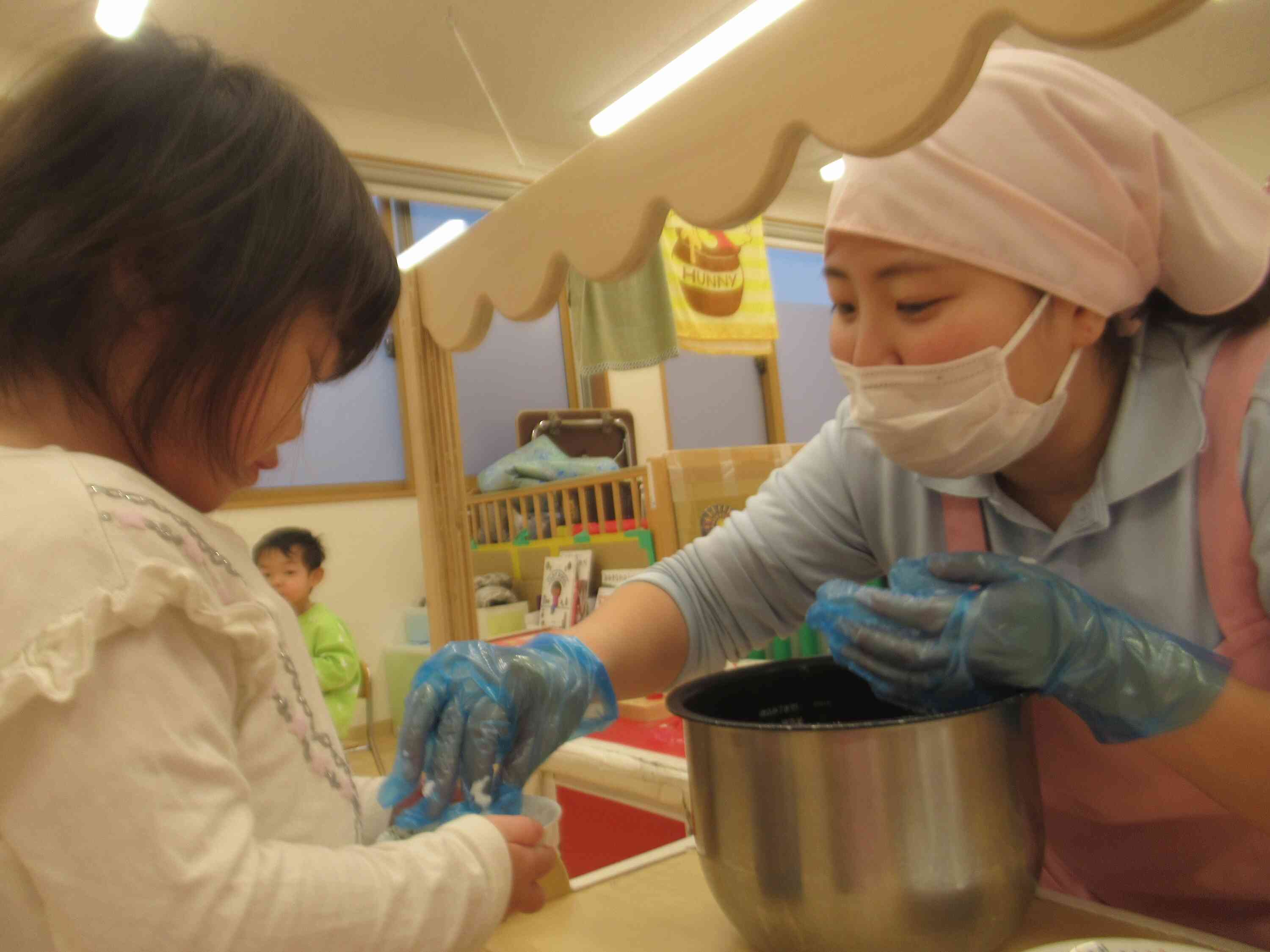 おにぎりづくりに挑戦！