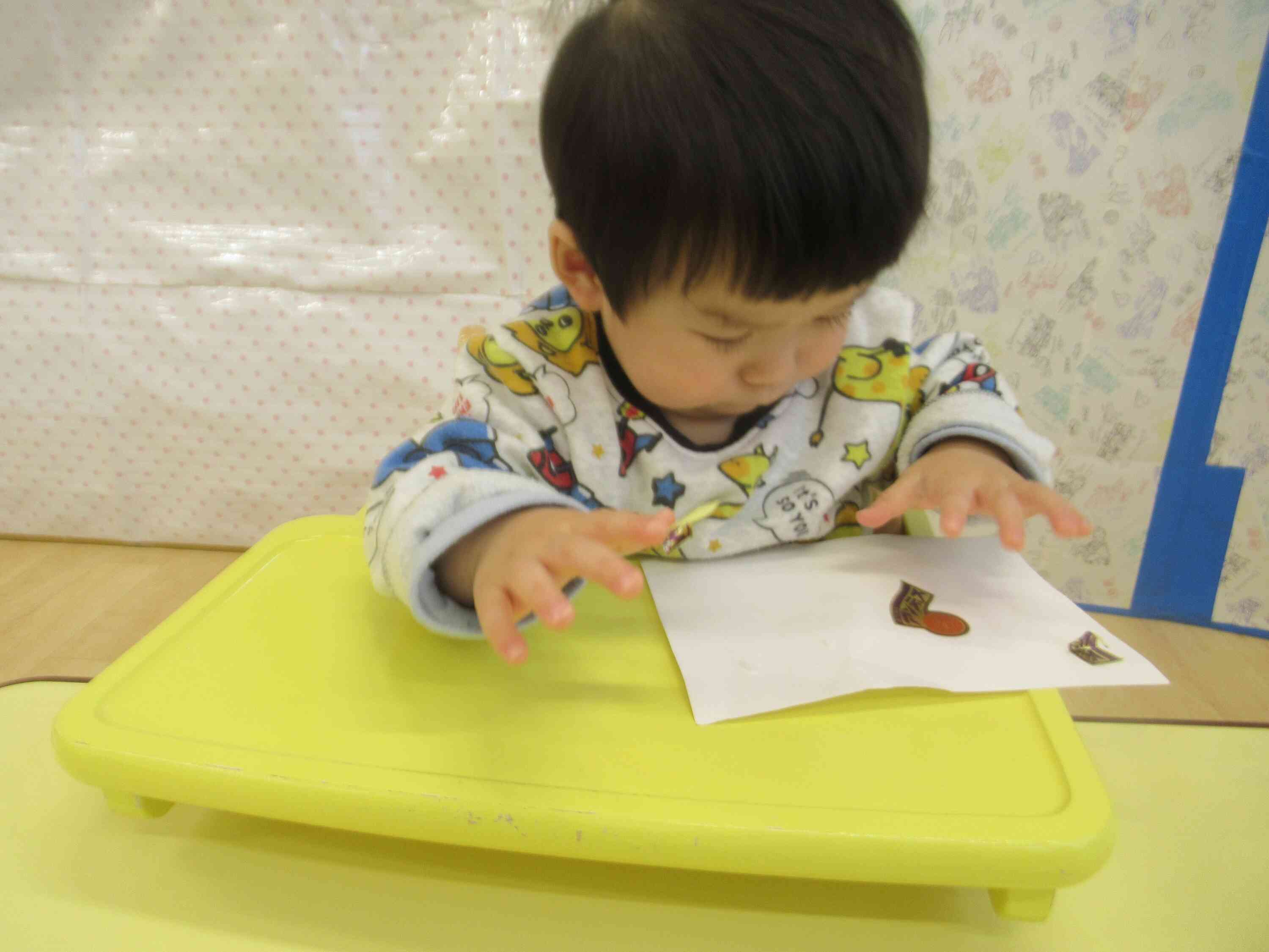 クレヨンを使って…